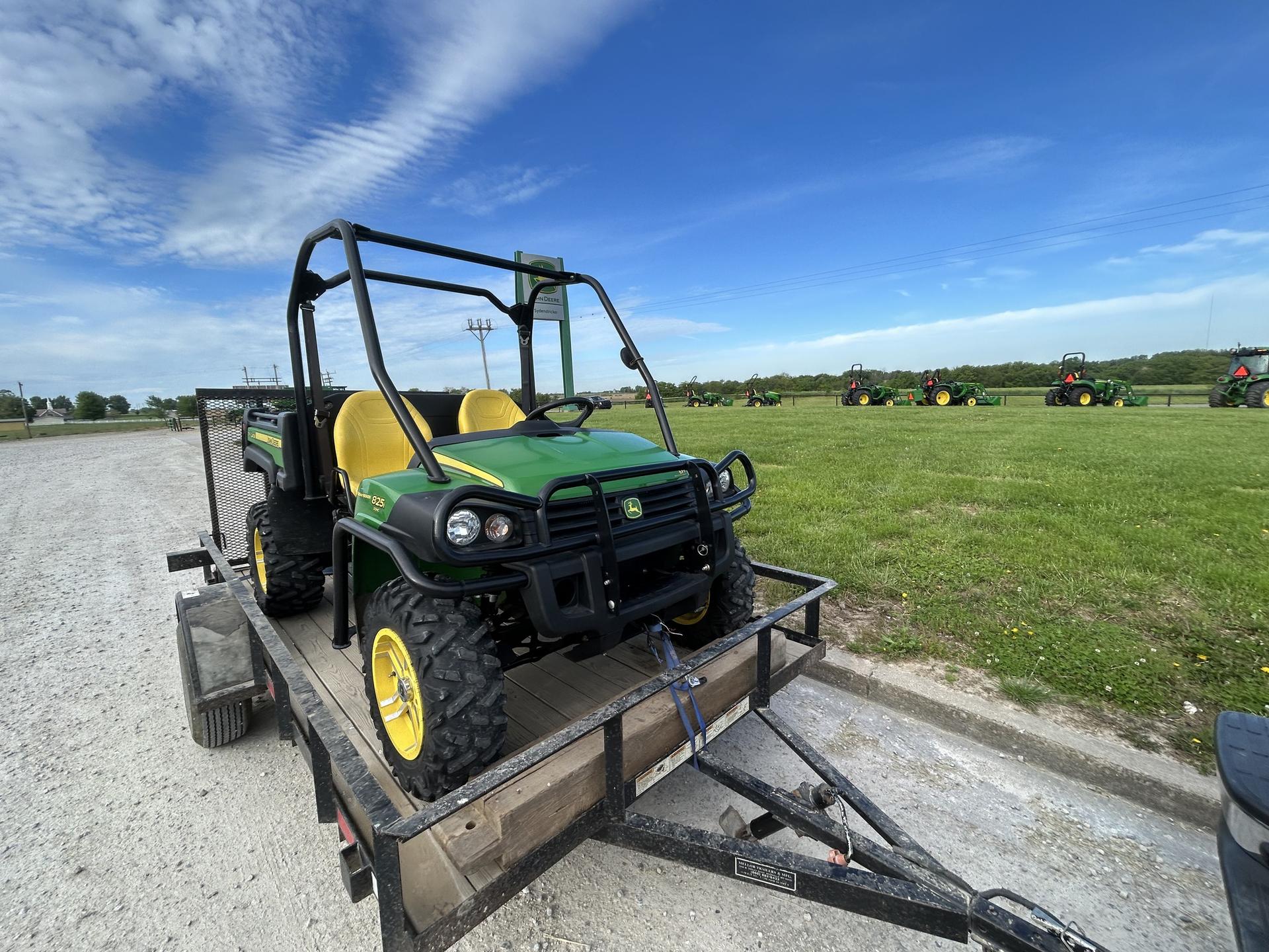 2011 John Deere XUV 825I GREEN Image
