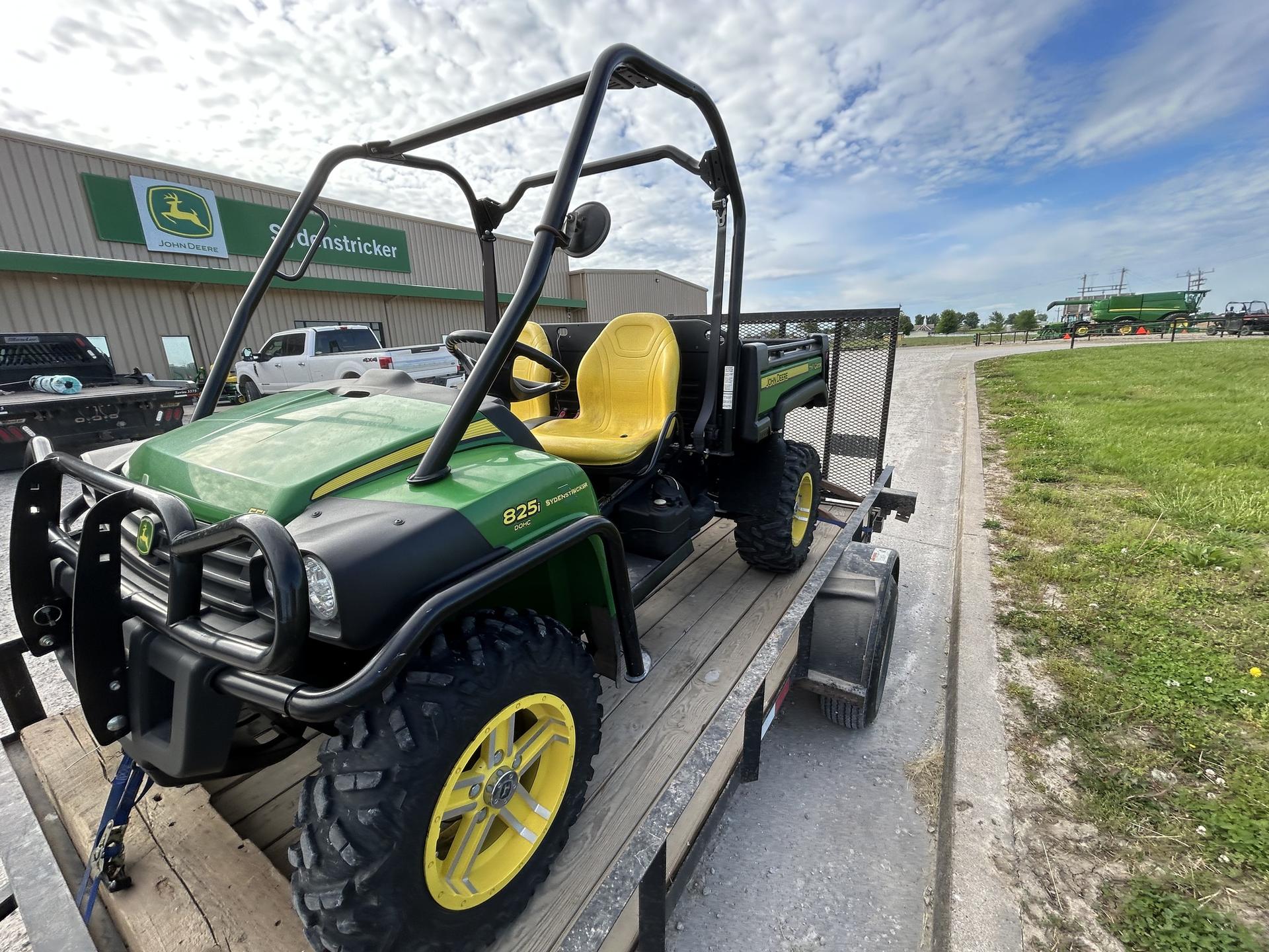 2011 John Deere XUV 825I GREEN Image