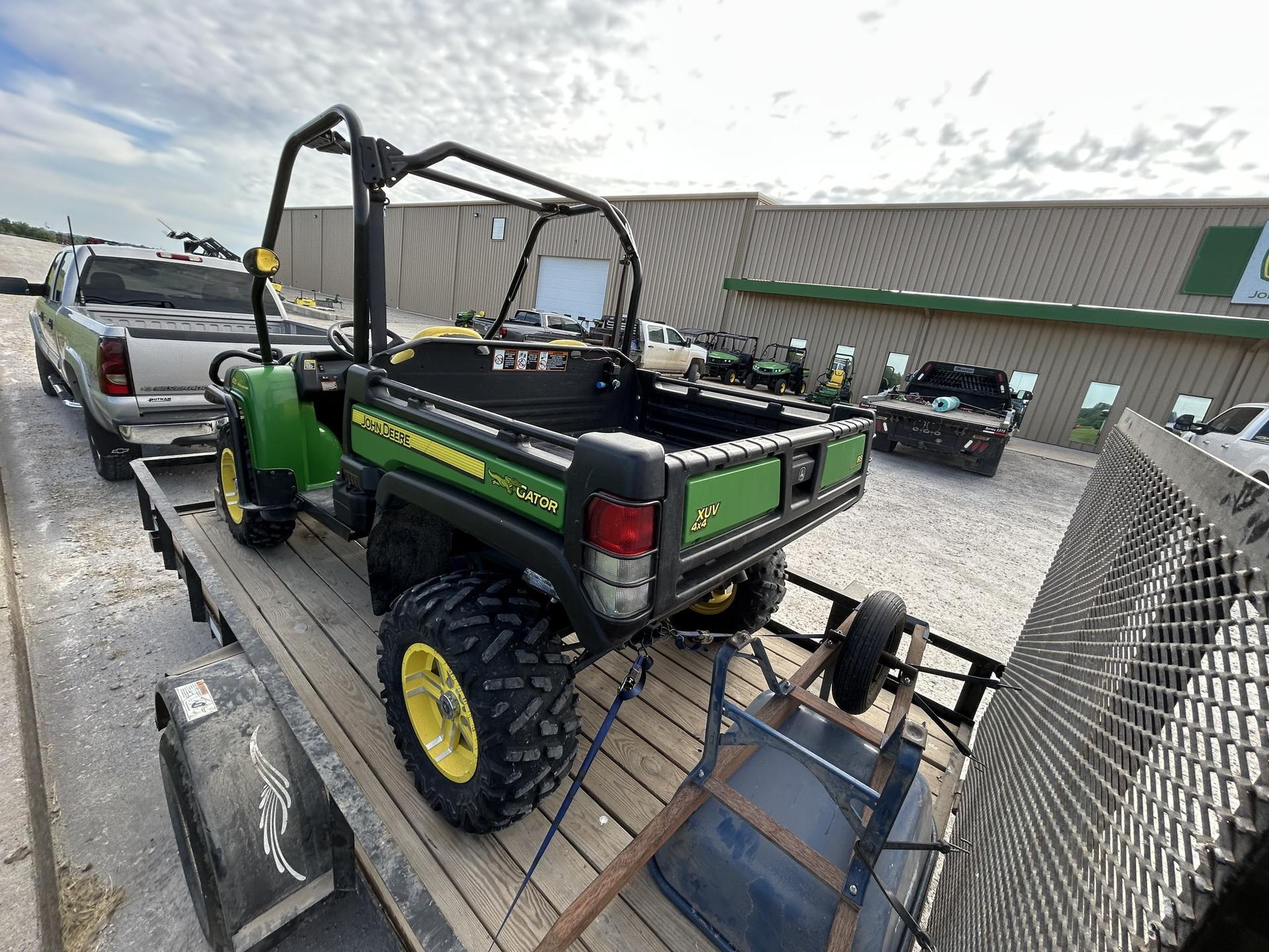2011 John Deere XUV 825I GREEN Image