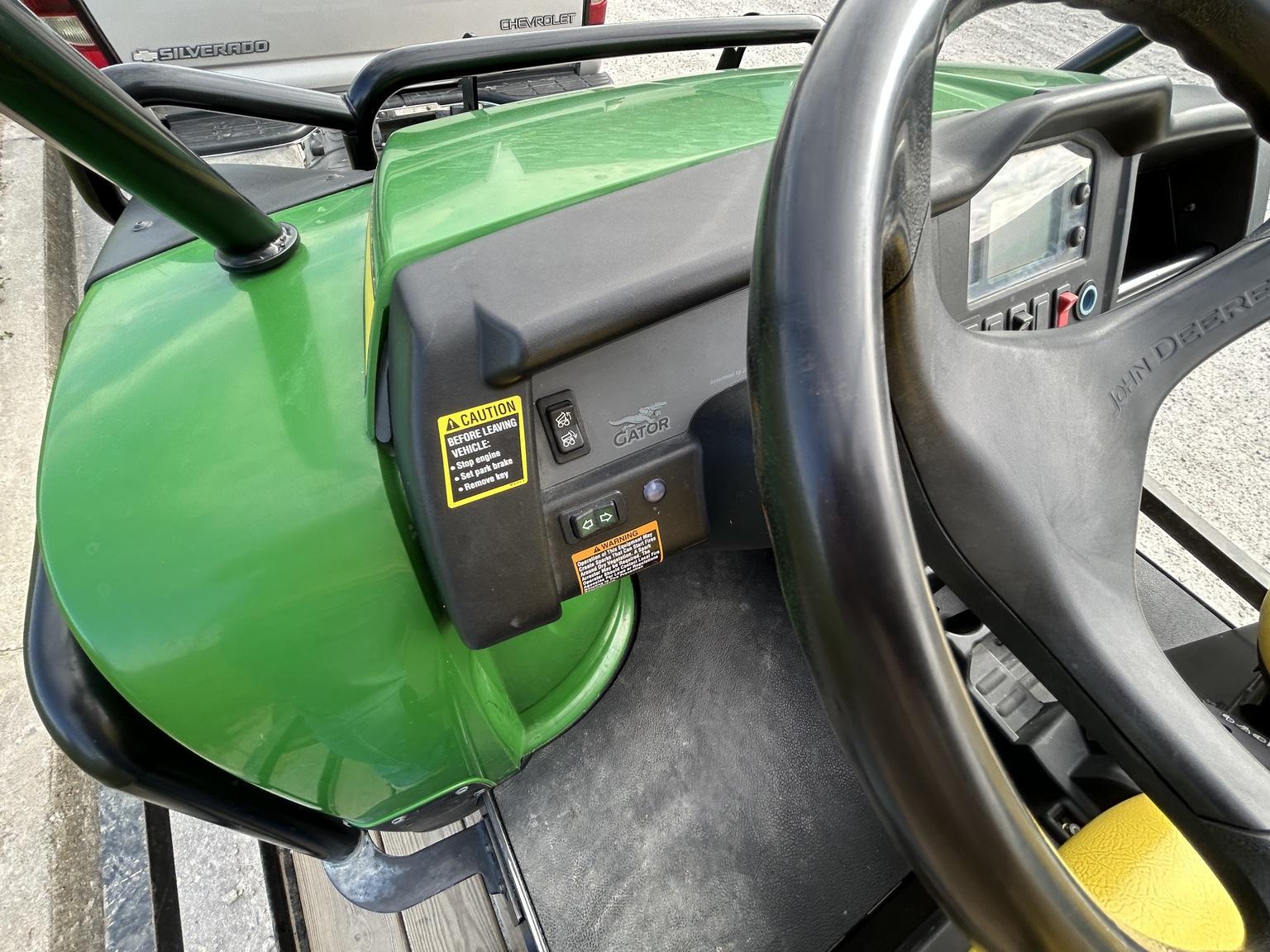 2011 John Deere XUV 825I GREEN Image