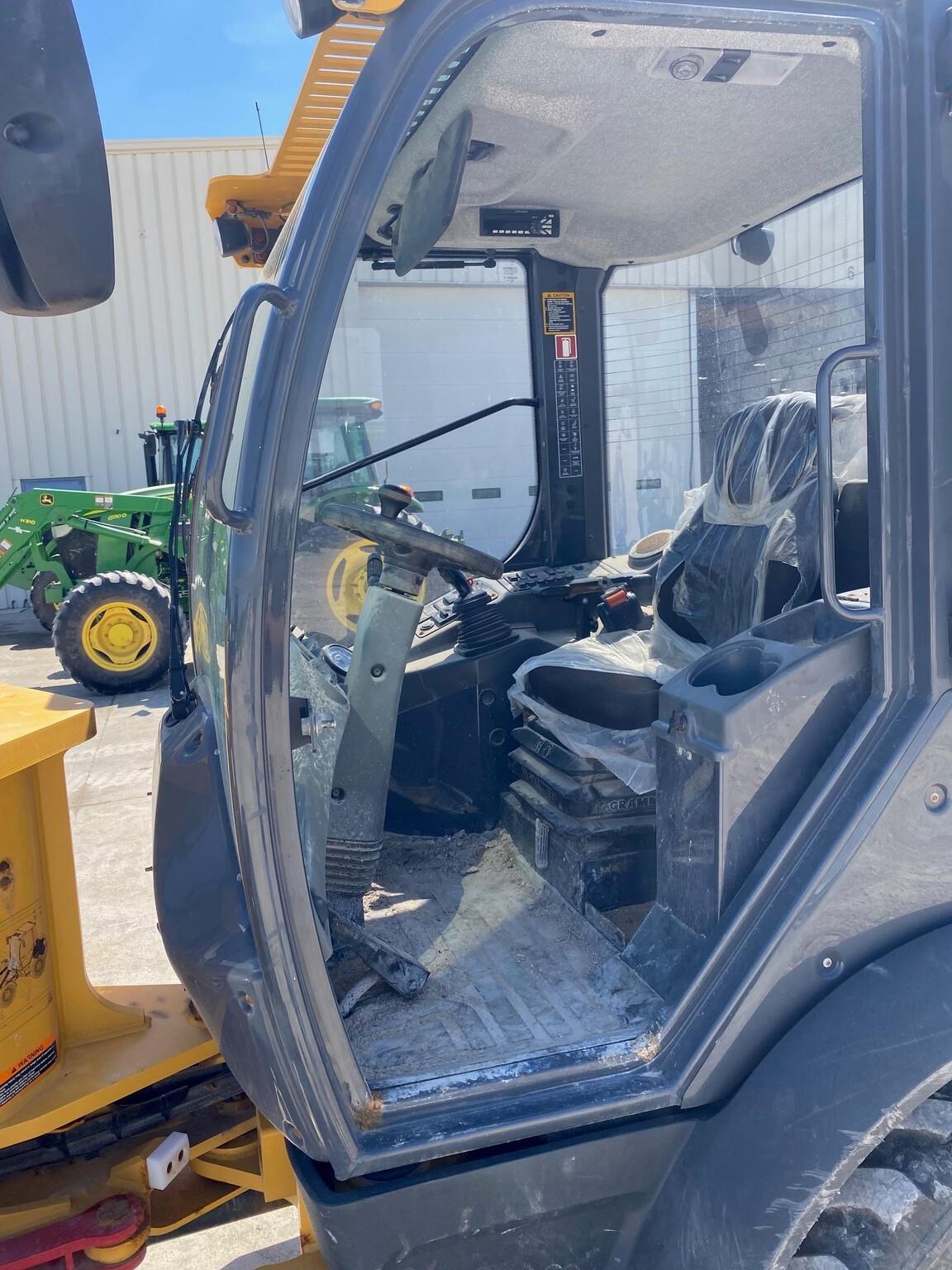 2022 John Deere 204L Image