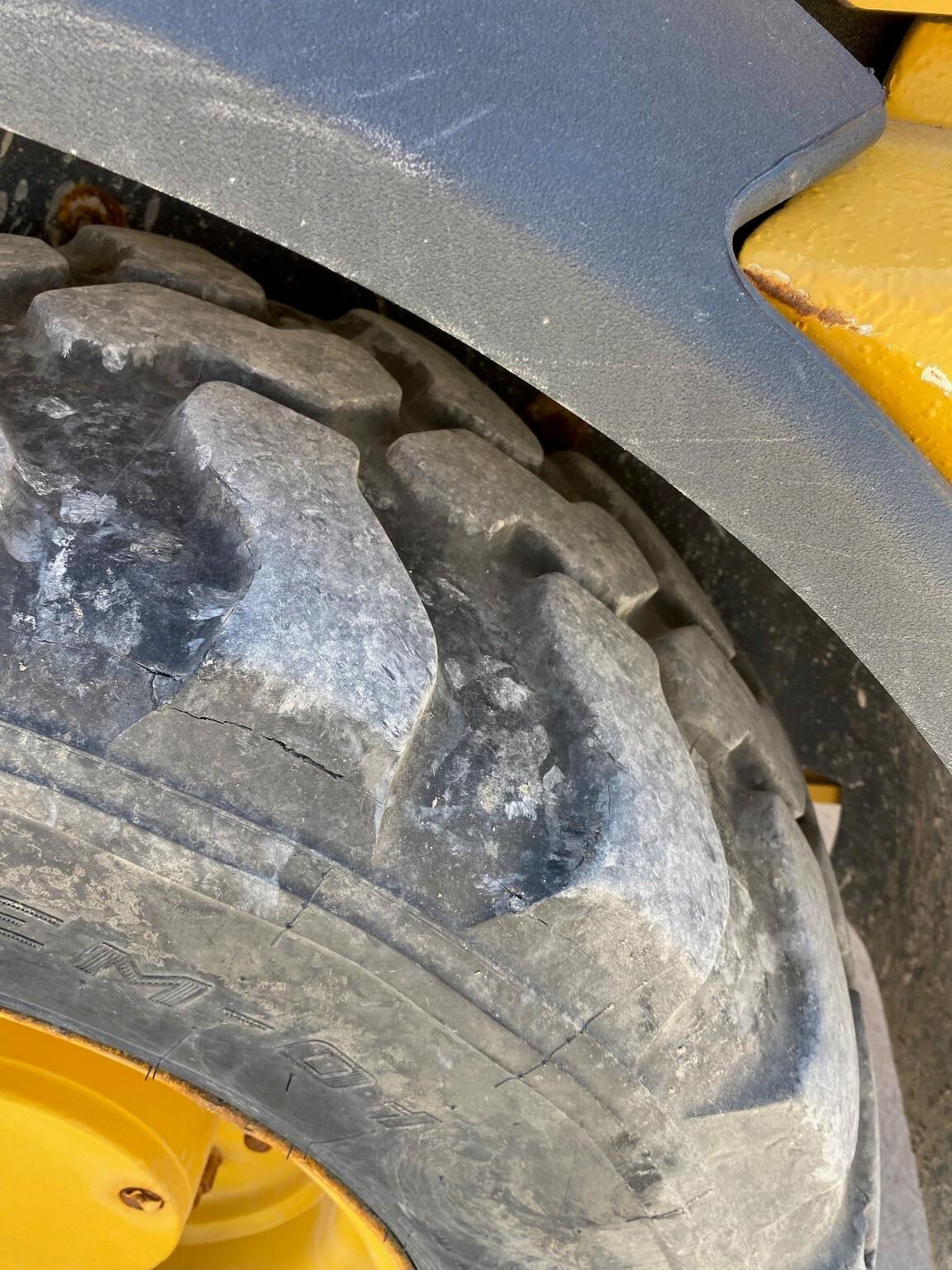 2022 John Deere 204L Image