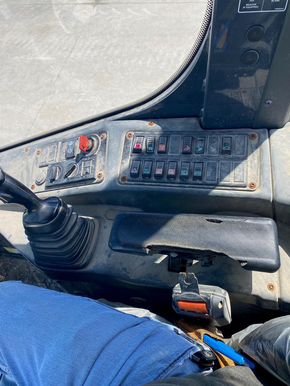 2022 John Deere 204L Image