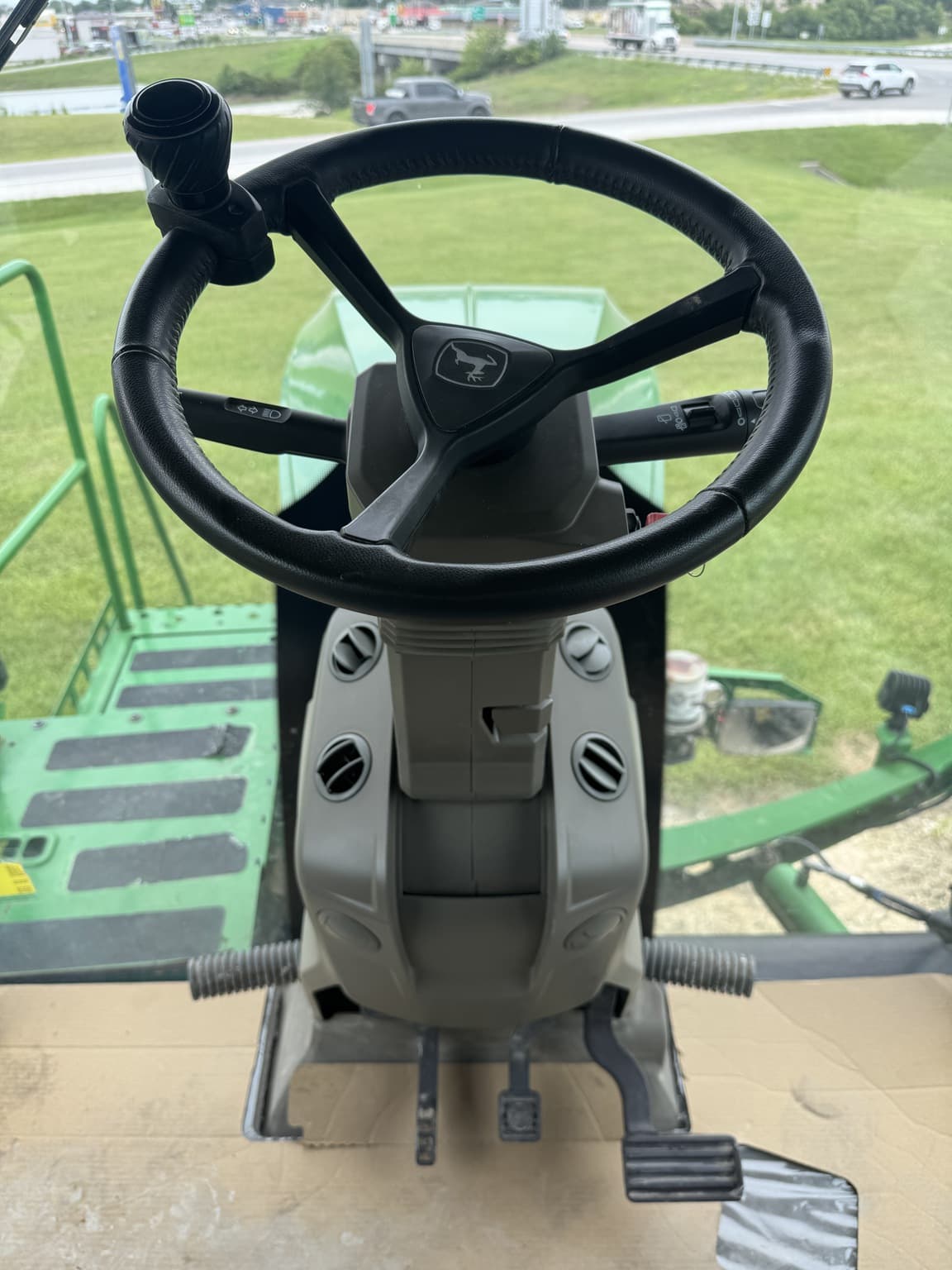 2022 John Deere 600R Image