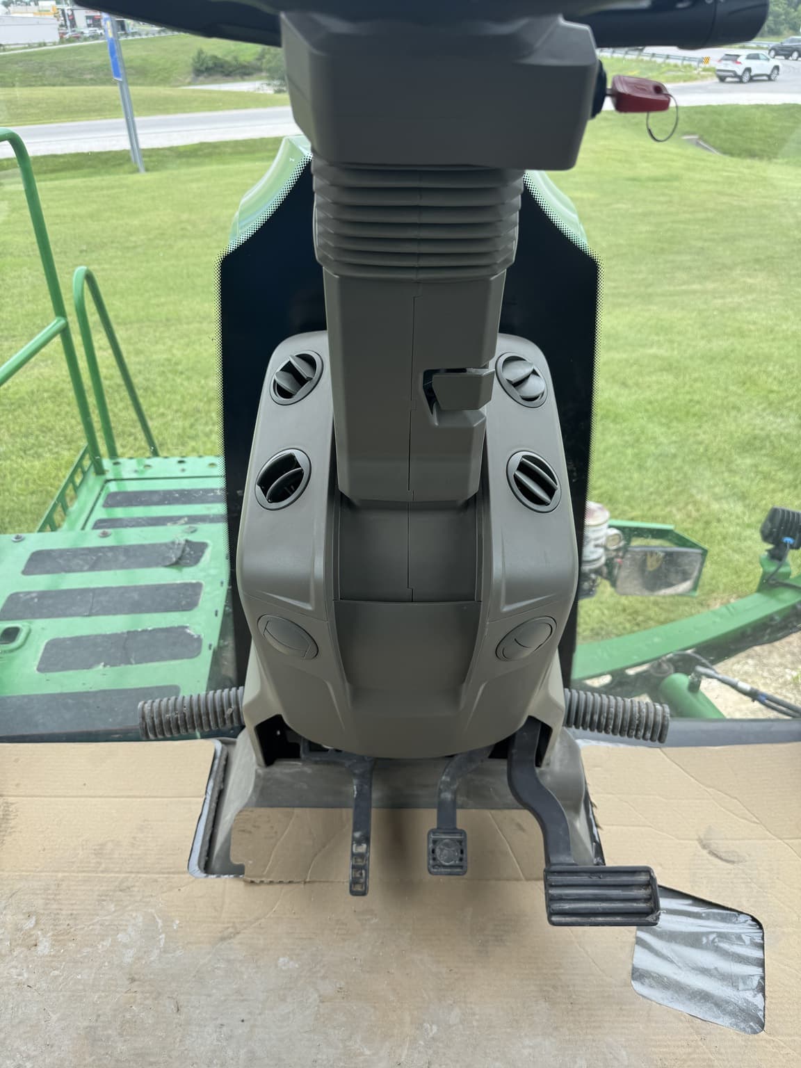 2022 John Deere 600R Image