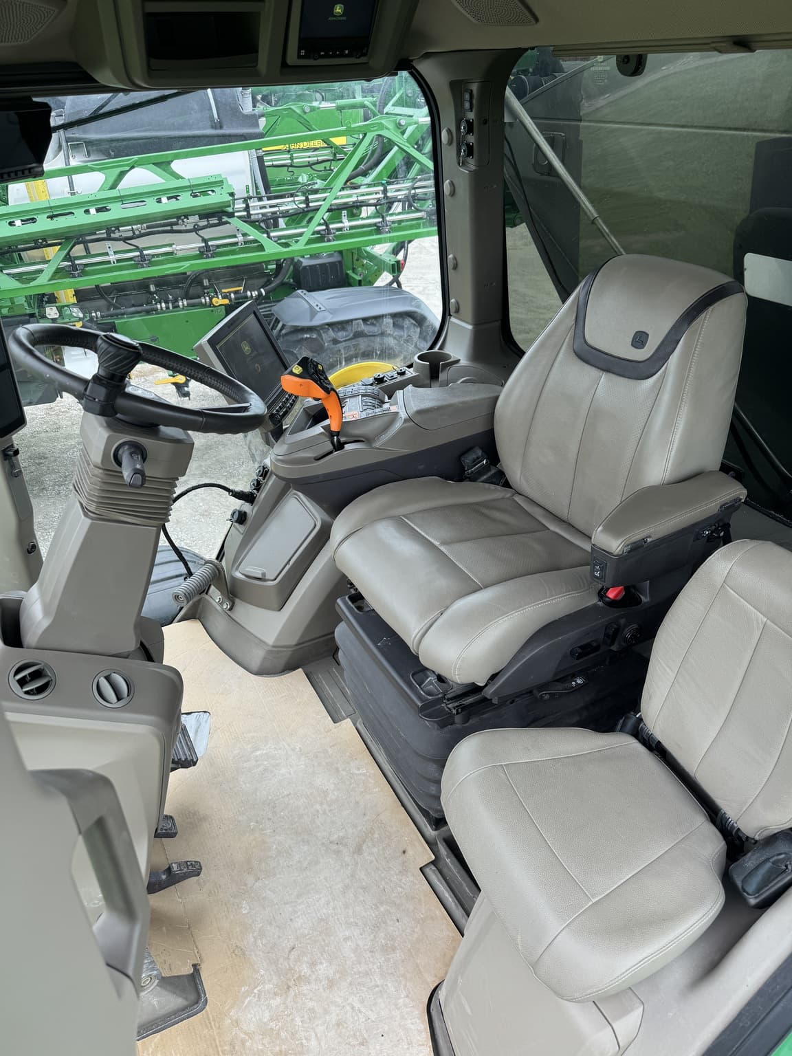 2022 John Deere 600R Image