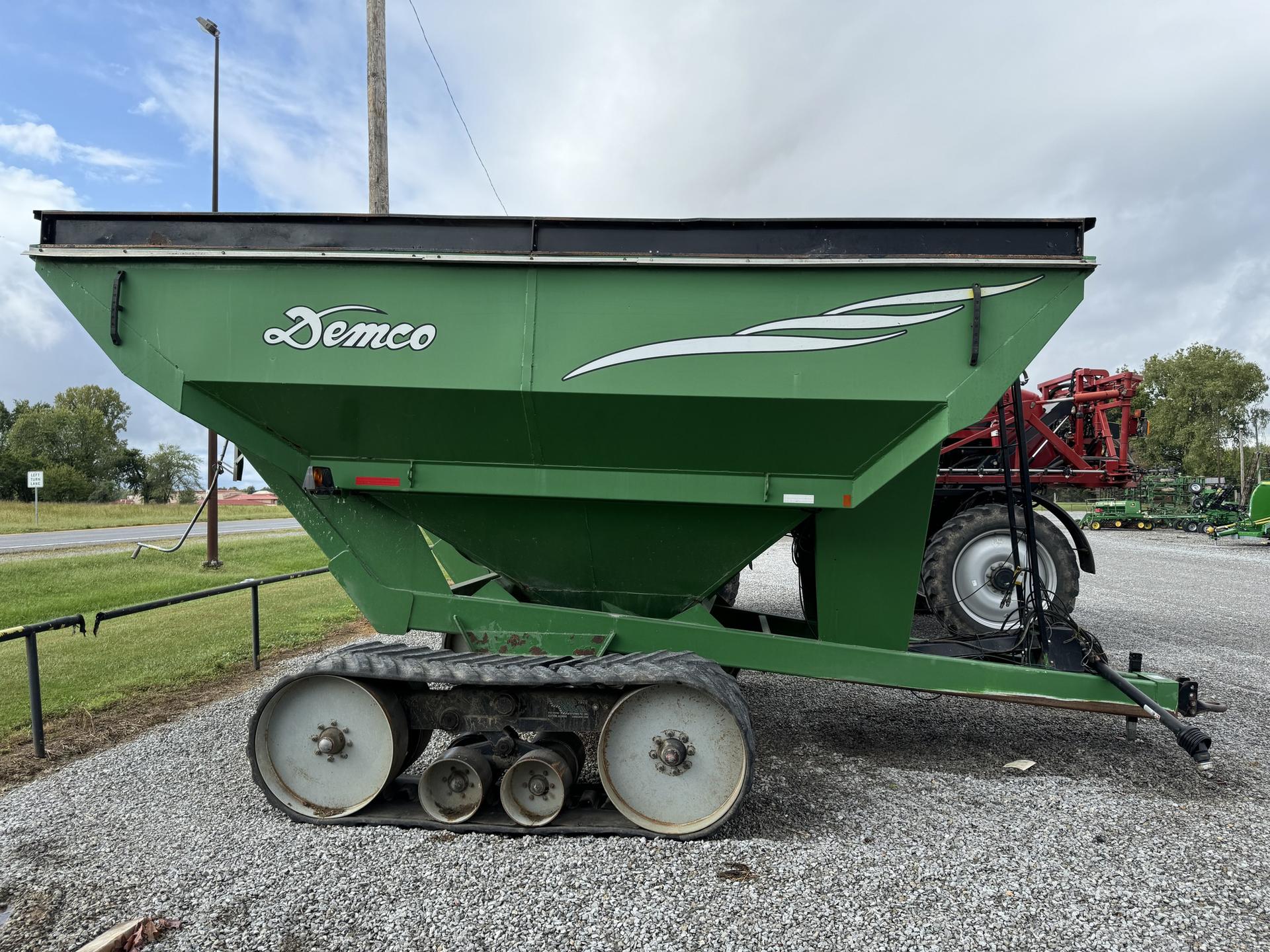 2014 Demco 1050 Image