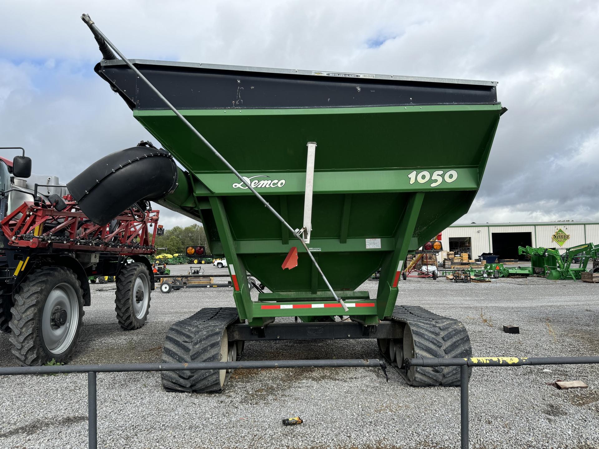 2014 Demco 1050 Image