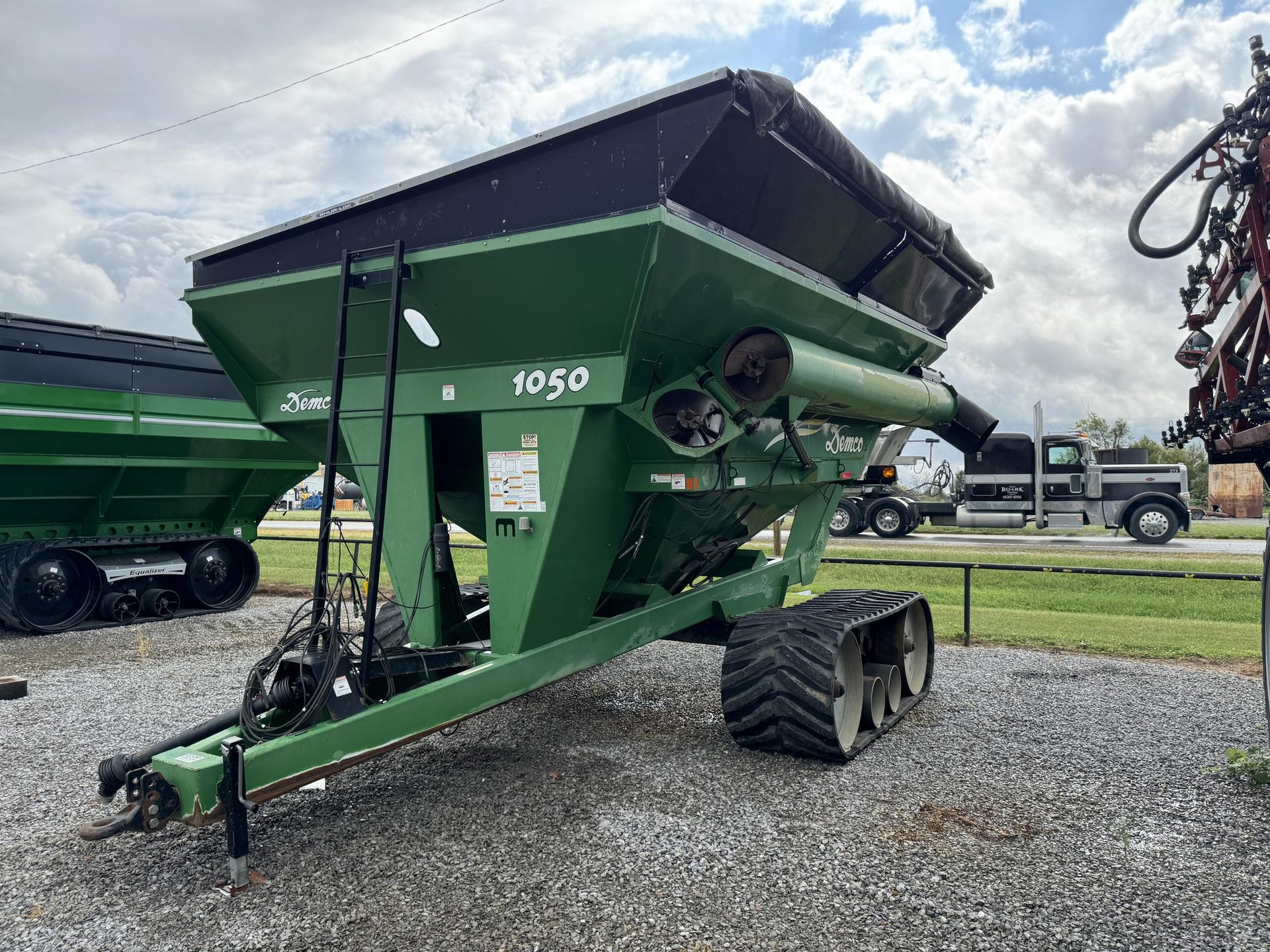 2014 Demco 1050 Image