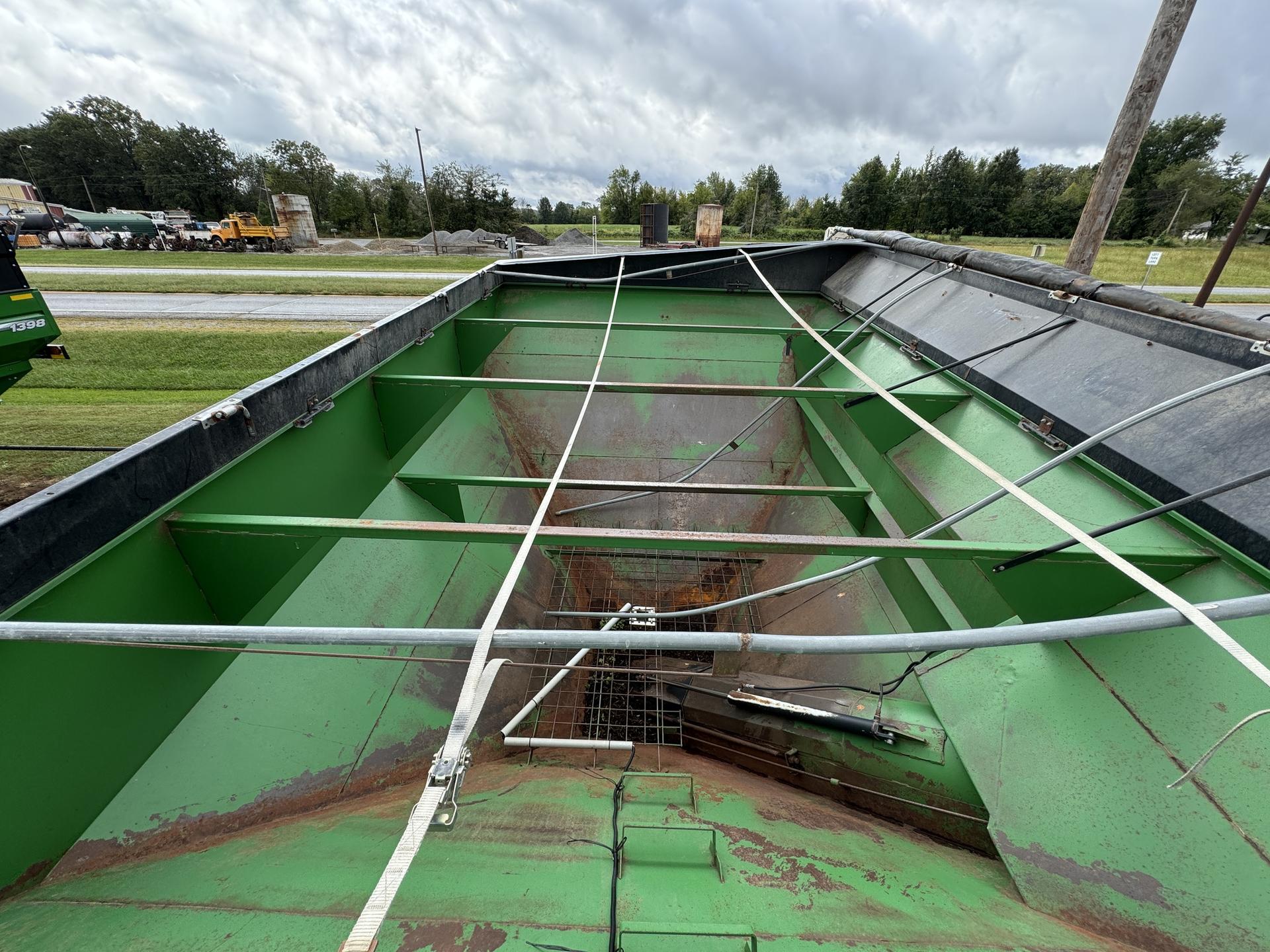 2014 Demco 1050 Image