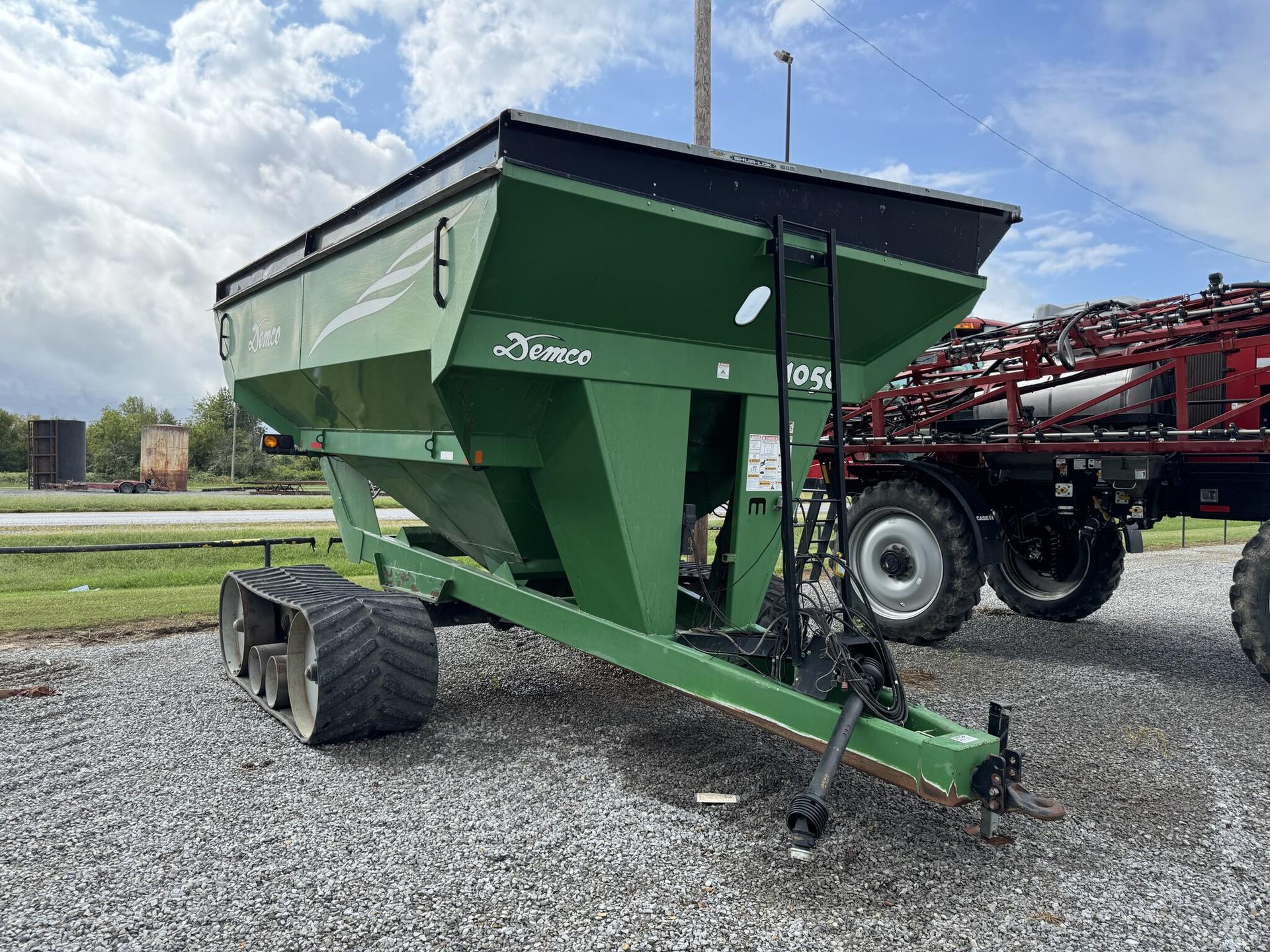 2014 Demco 1050 Image