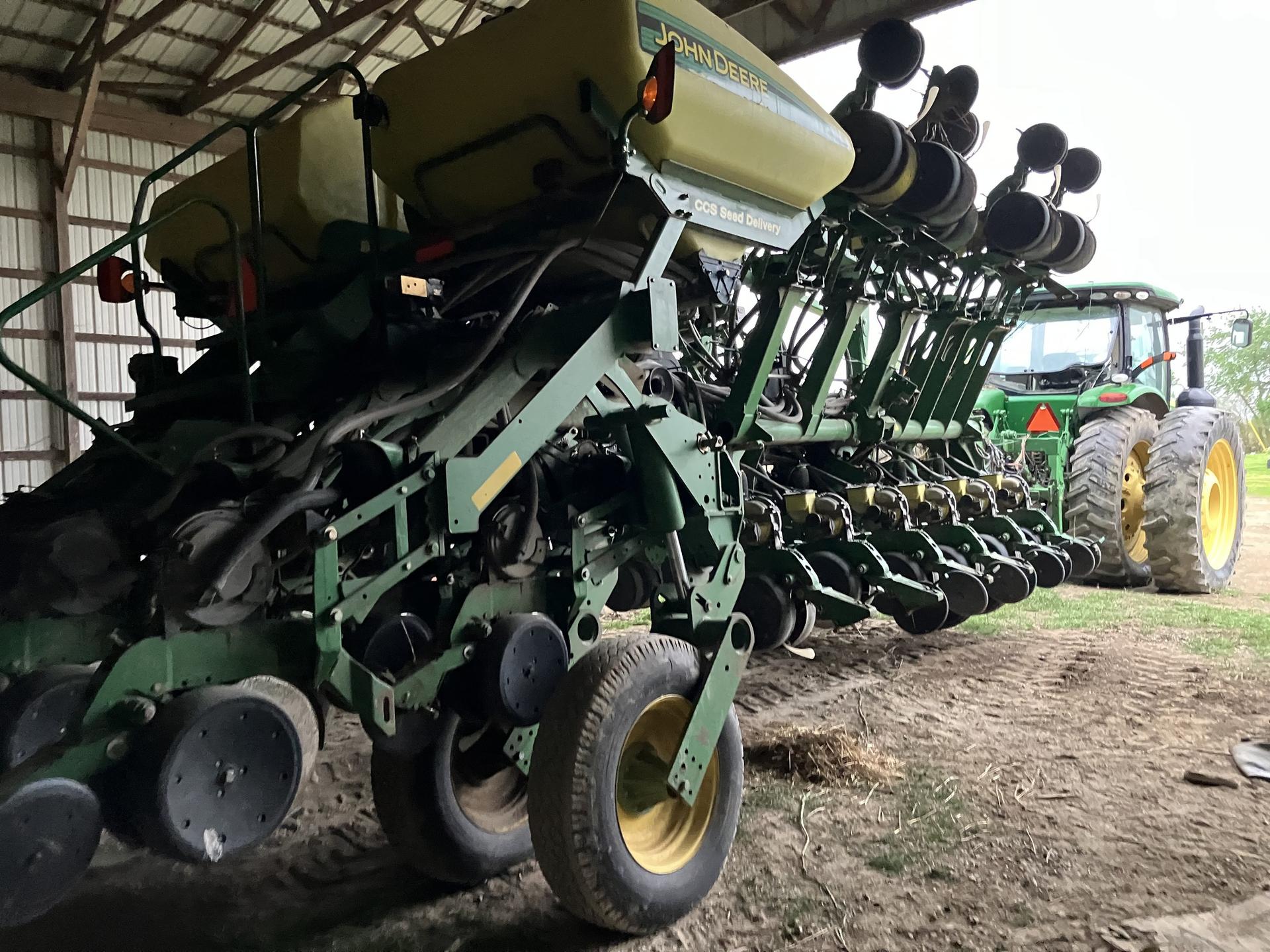 2010 John Deere 1790 Image