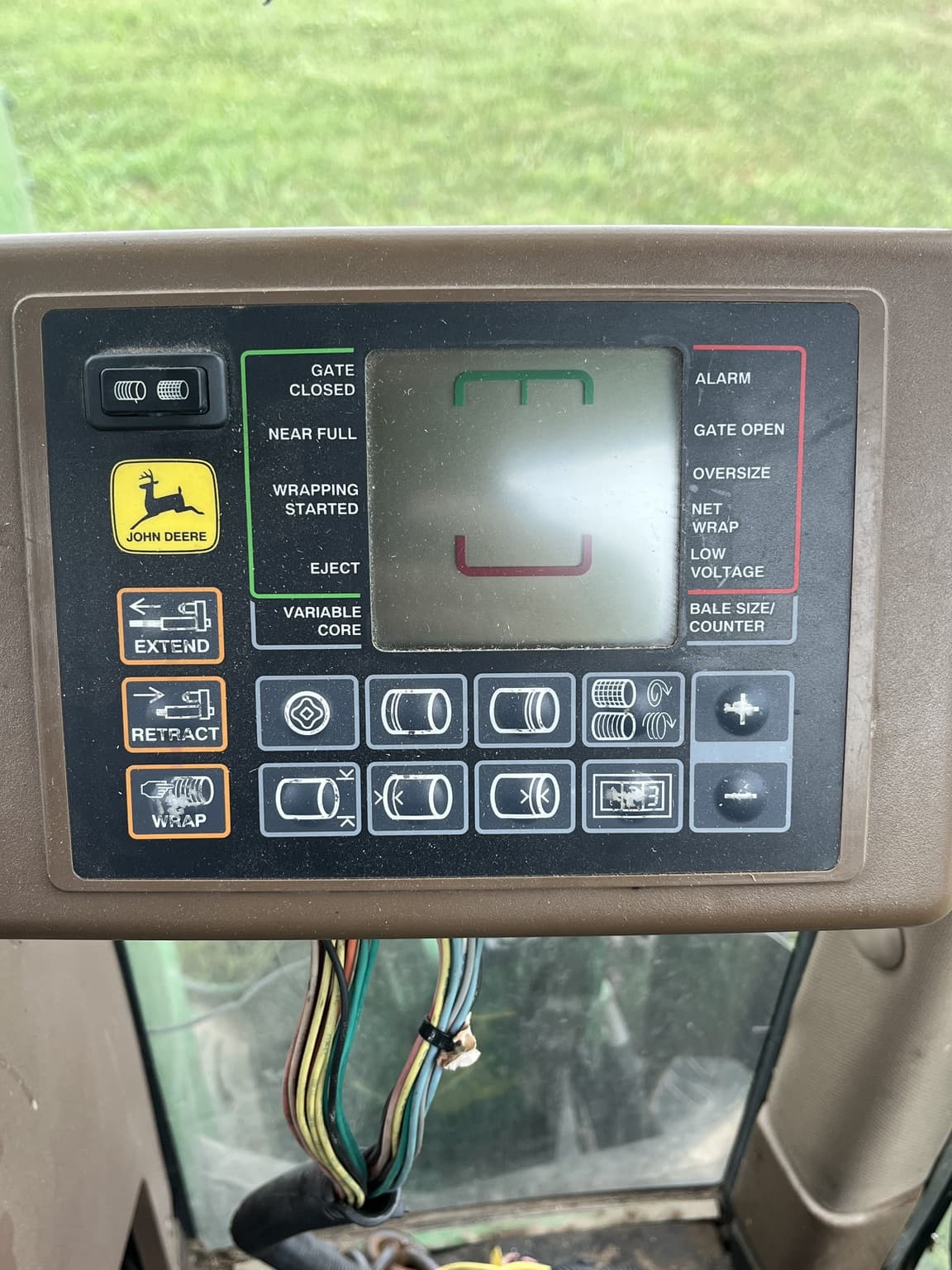 2002 John Deere 567 Image