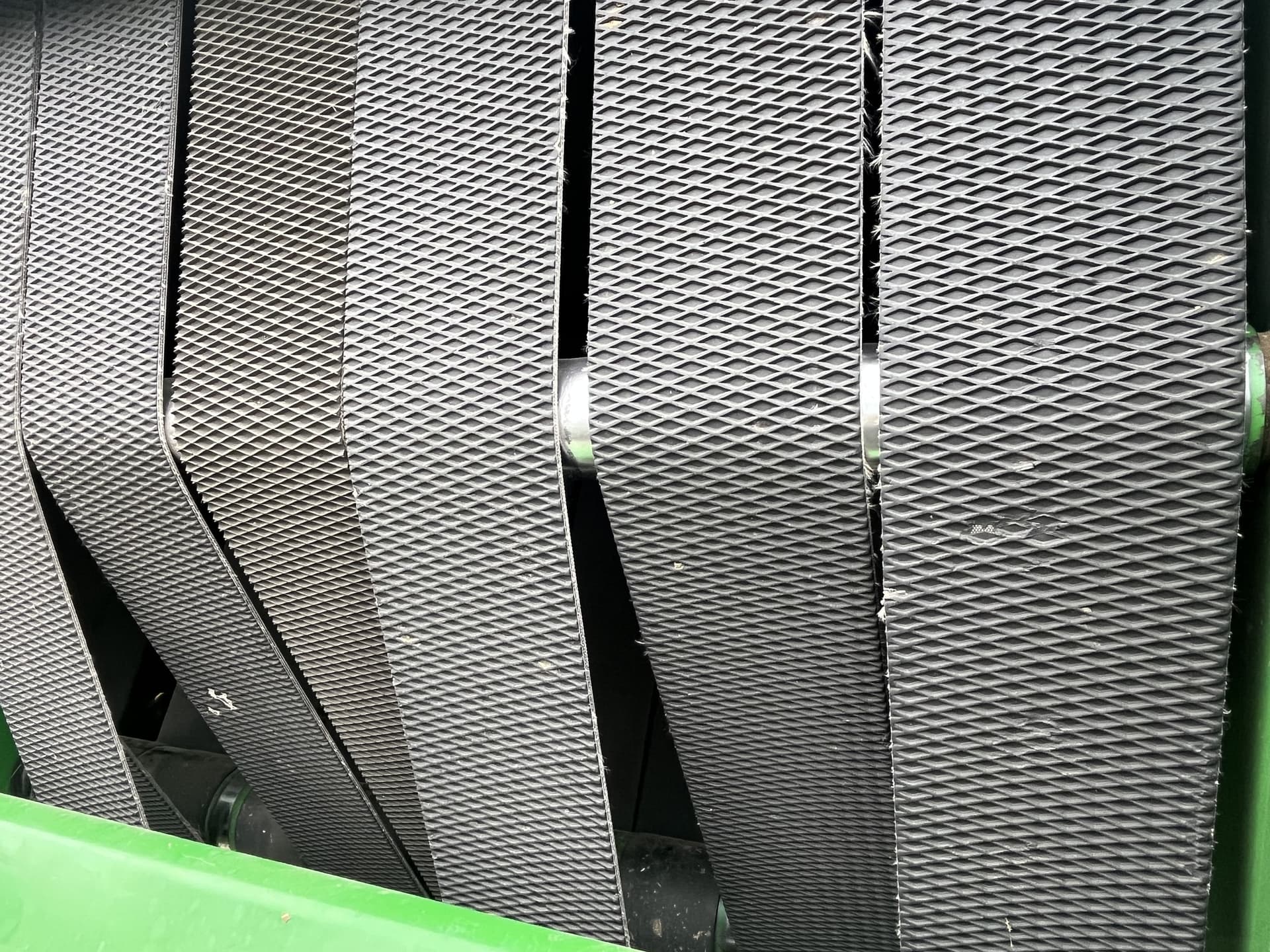 2002 John Deere 567 Image