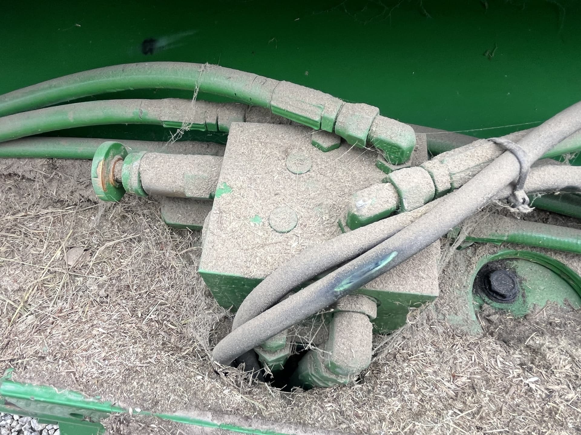 2002 John Deere 567 Image