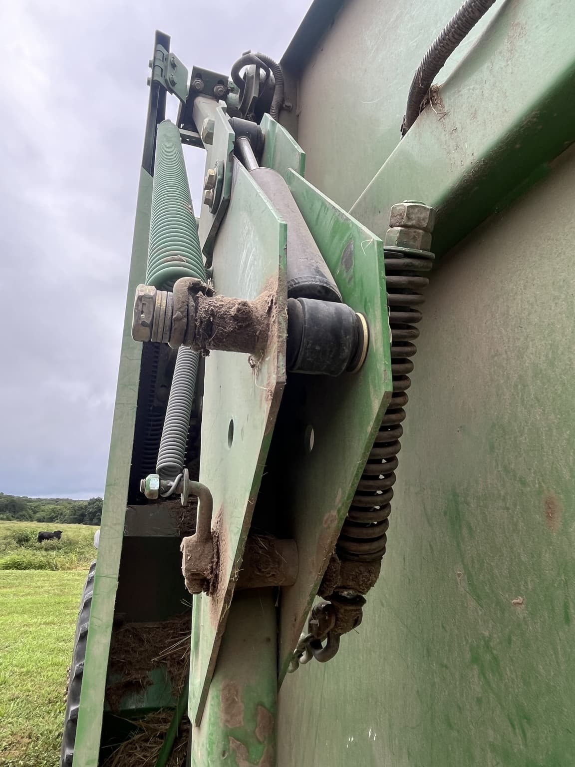 2002 John Deere 567 Image