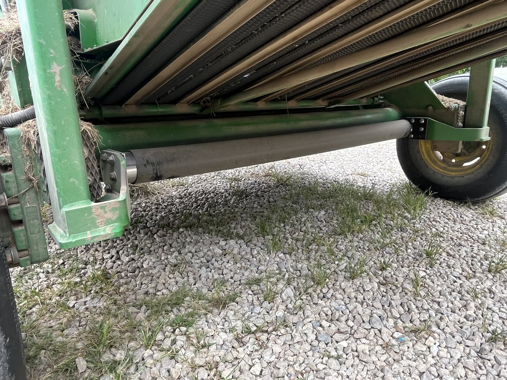 2002 John Deere 567 Image