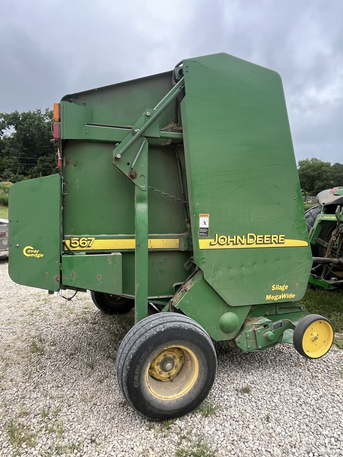 2002 John Deere 567 Image