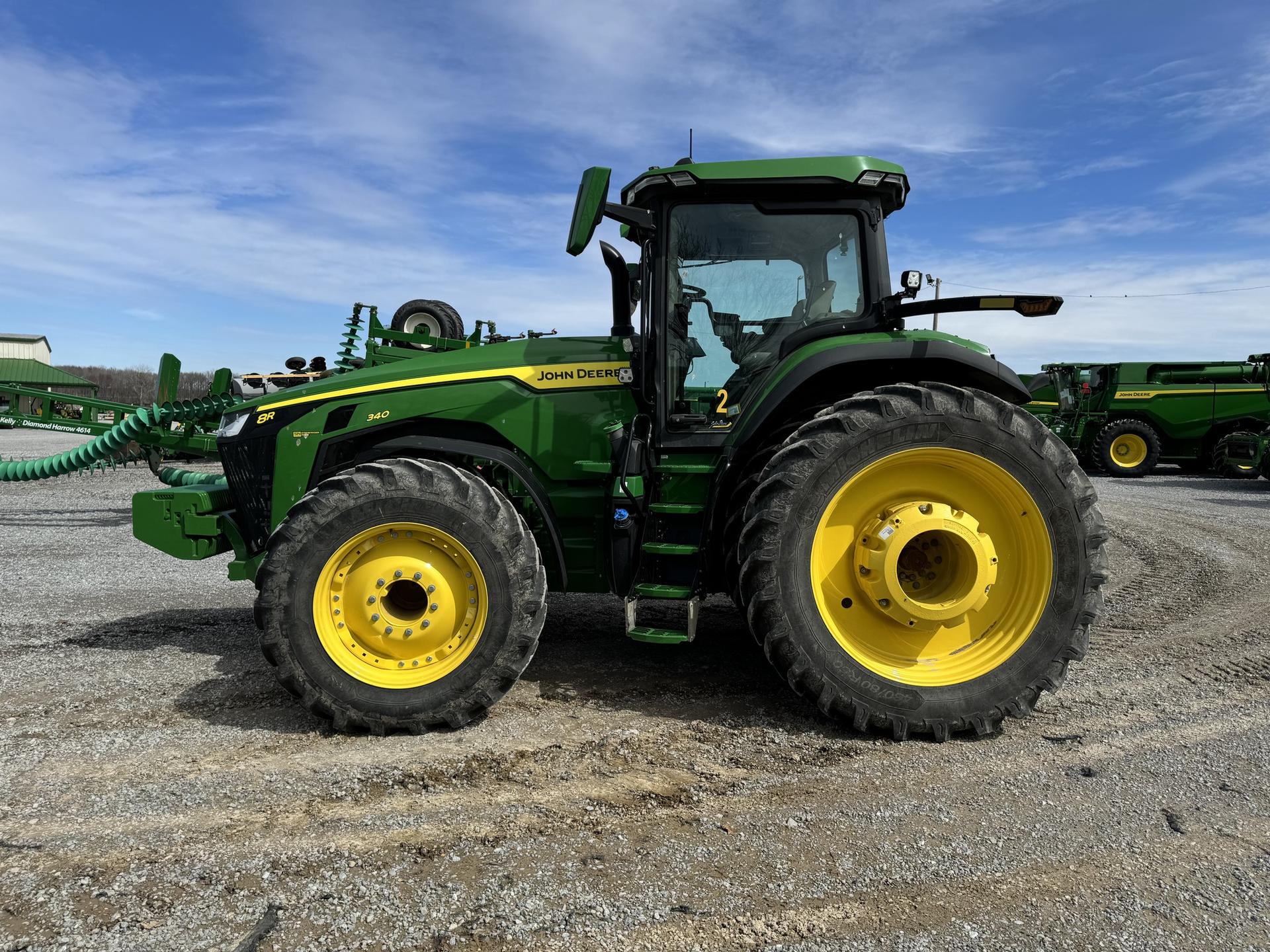 2024 John Deere 8R 340 Image
