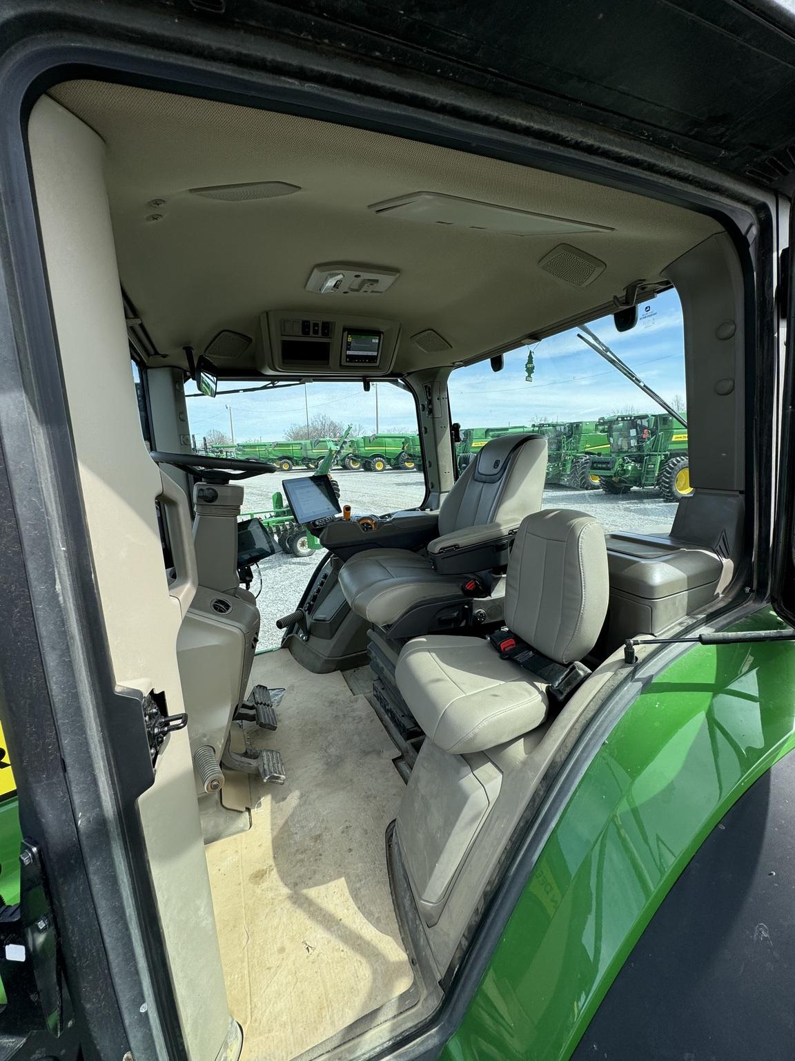 2024 John Deere 8R 340 Image
