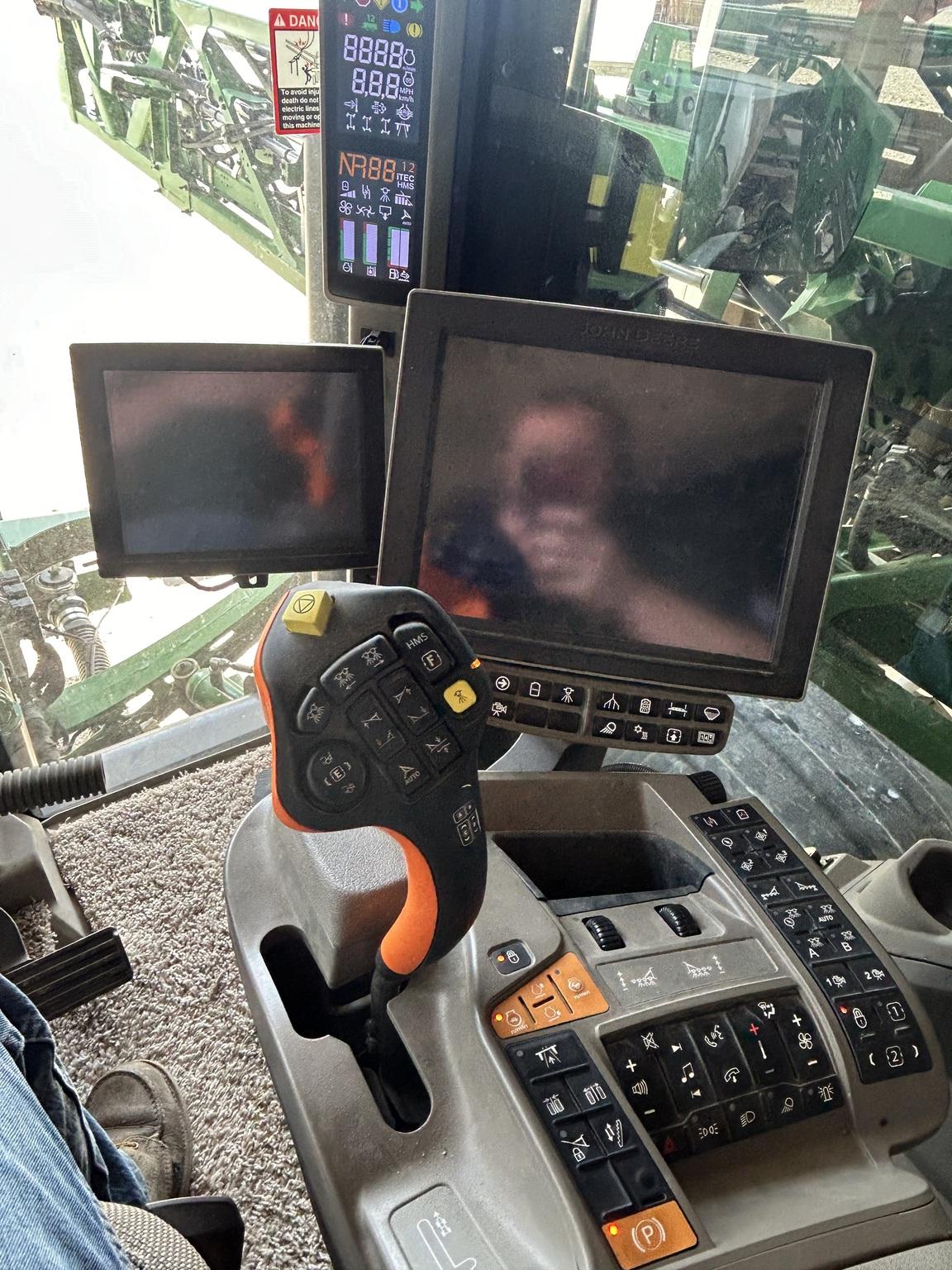 2022 John Deere 412R Image