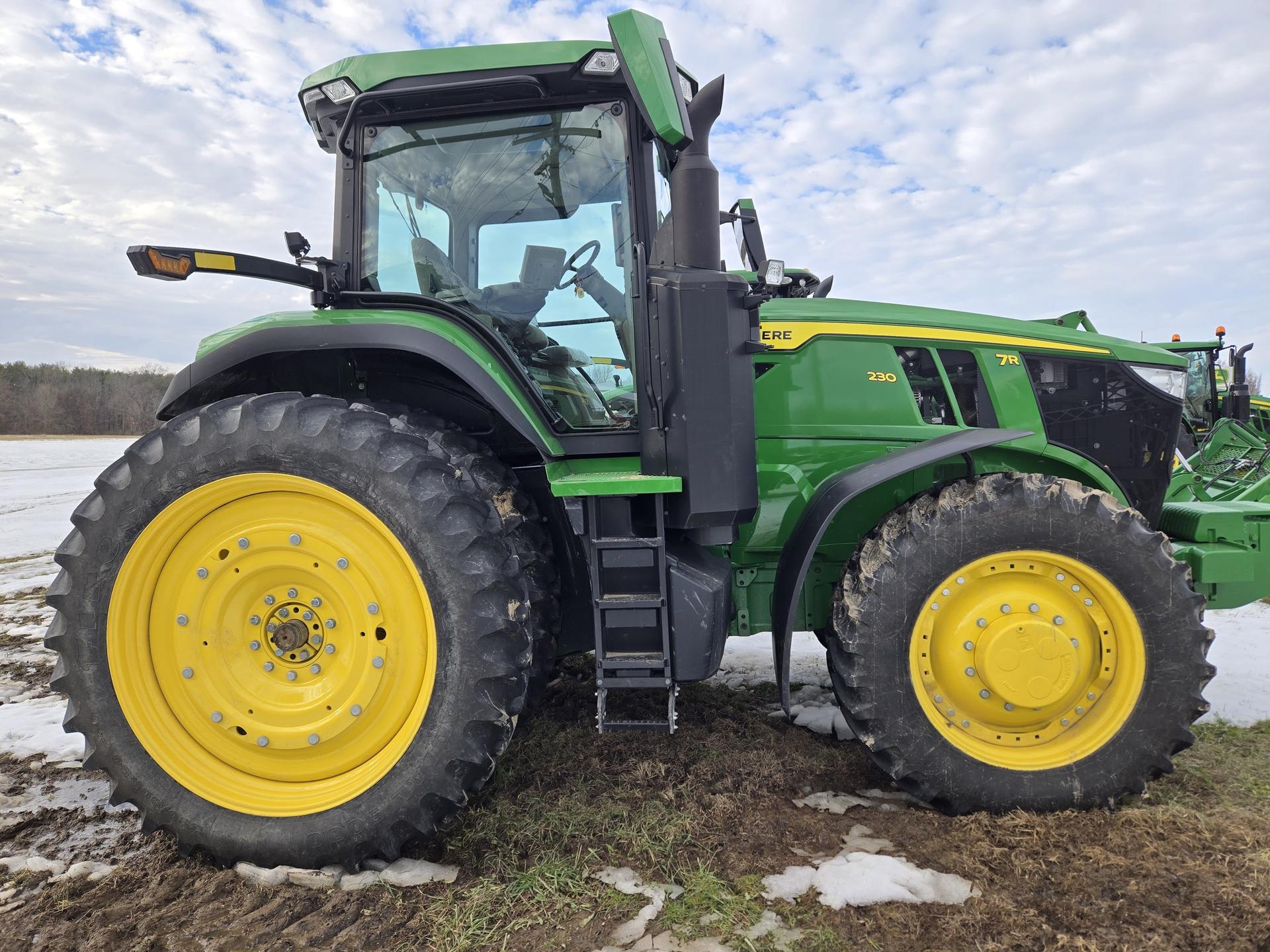 2023 John Deere 7R 230 Image