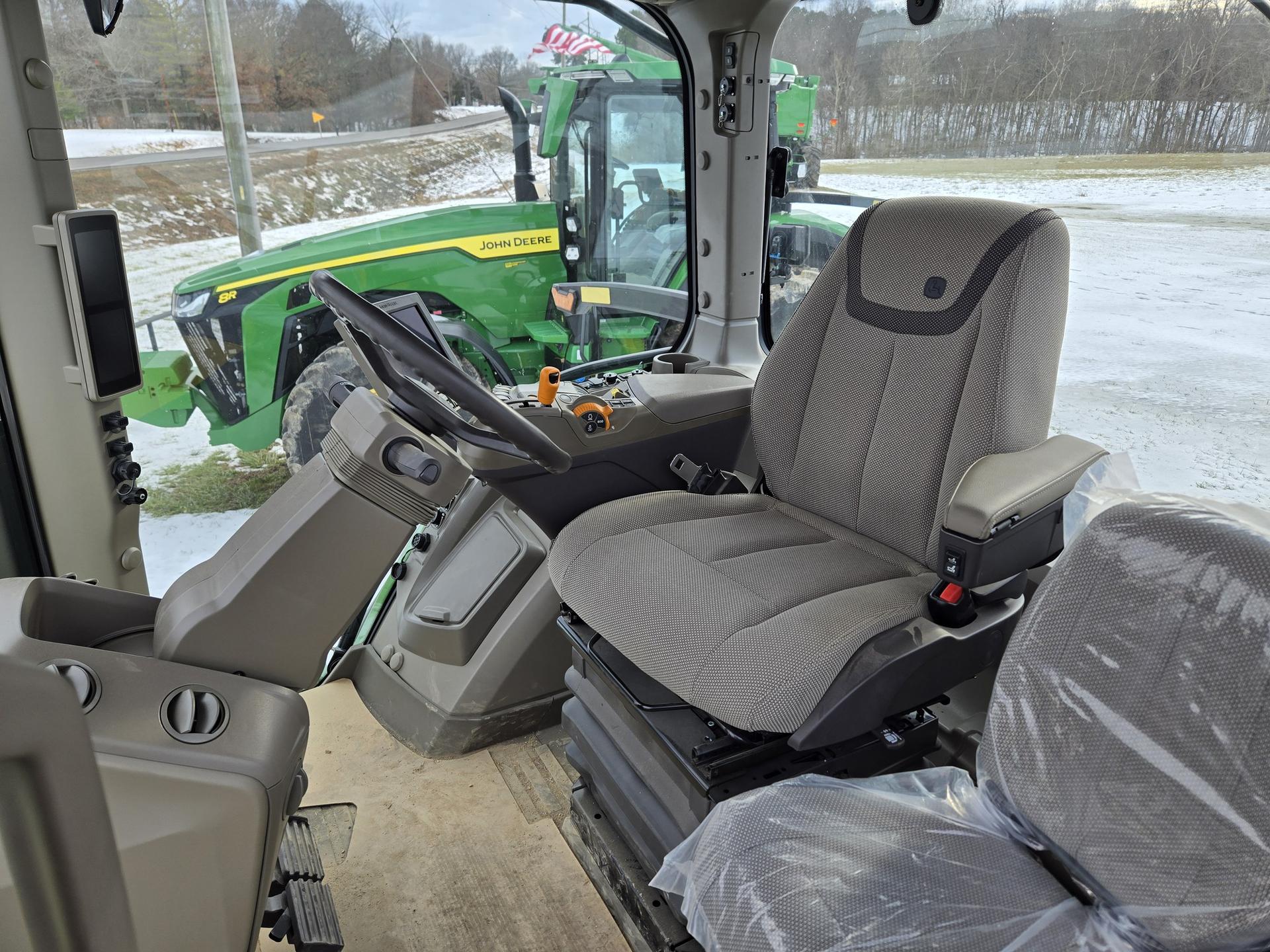 2023 John Deere 7R 230 Image