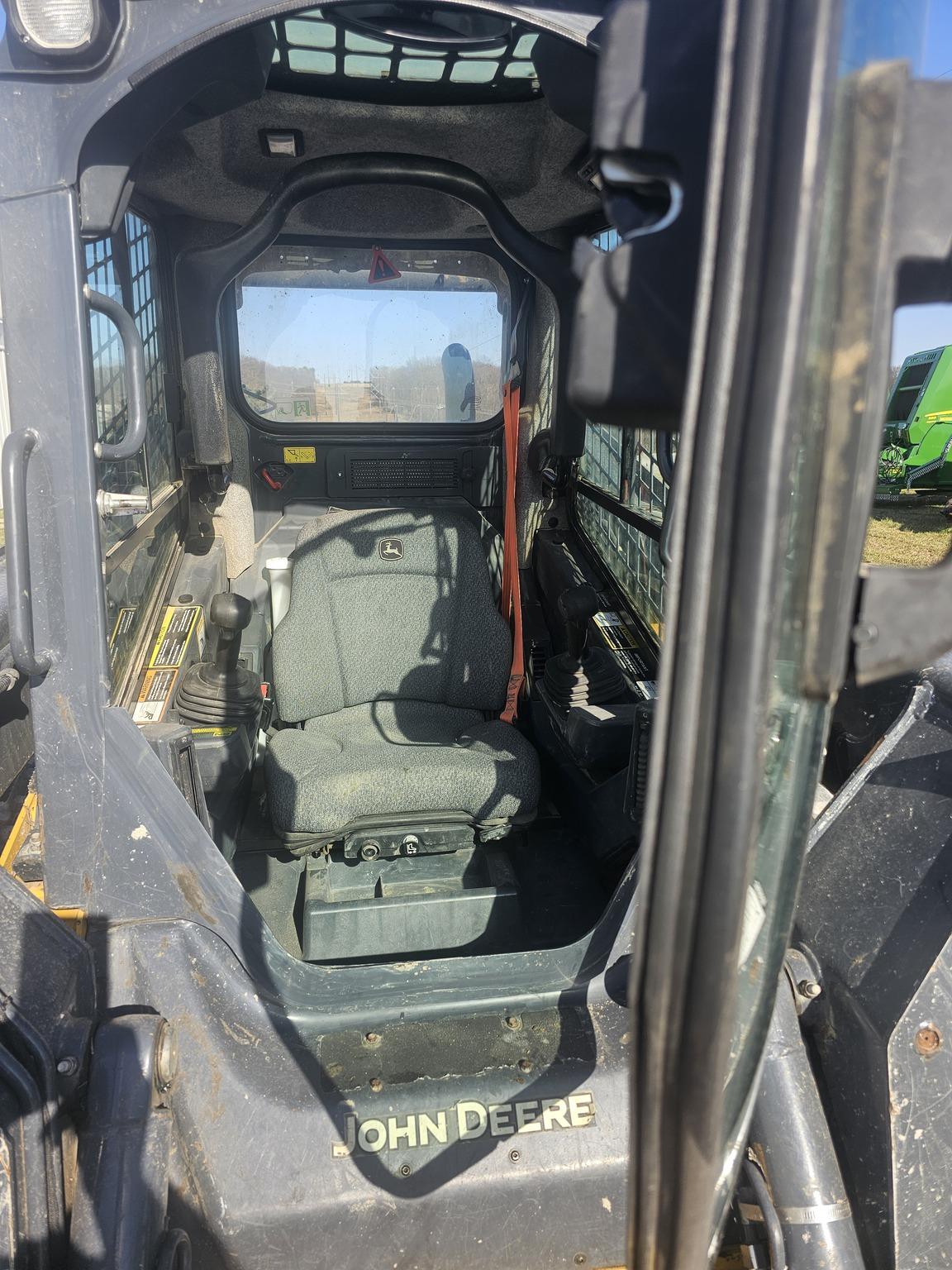 2022 John Deere 325G Image