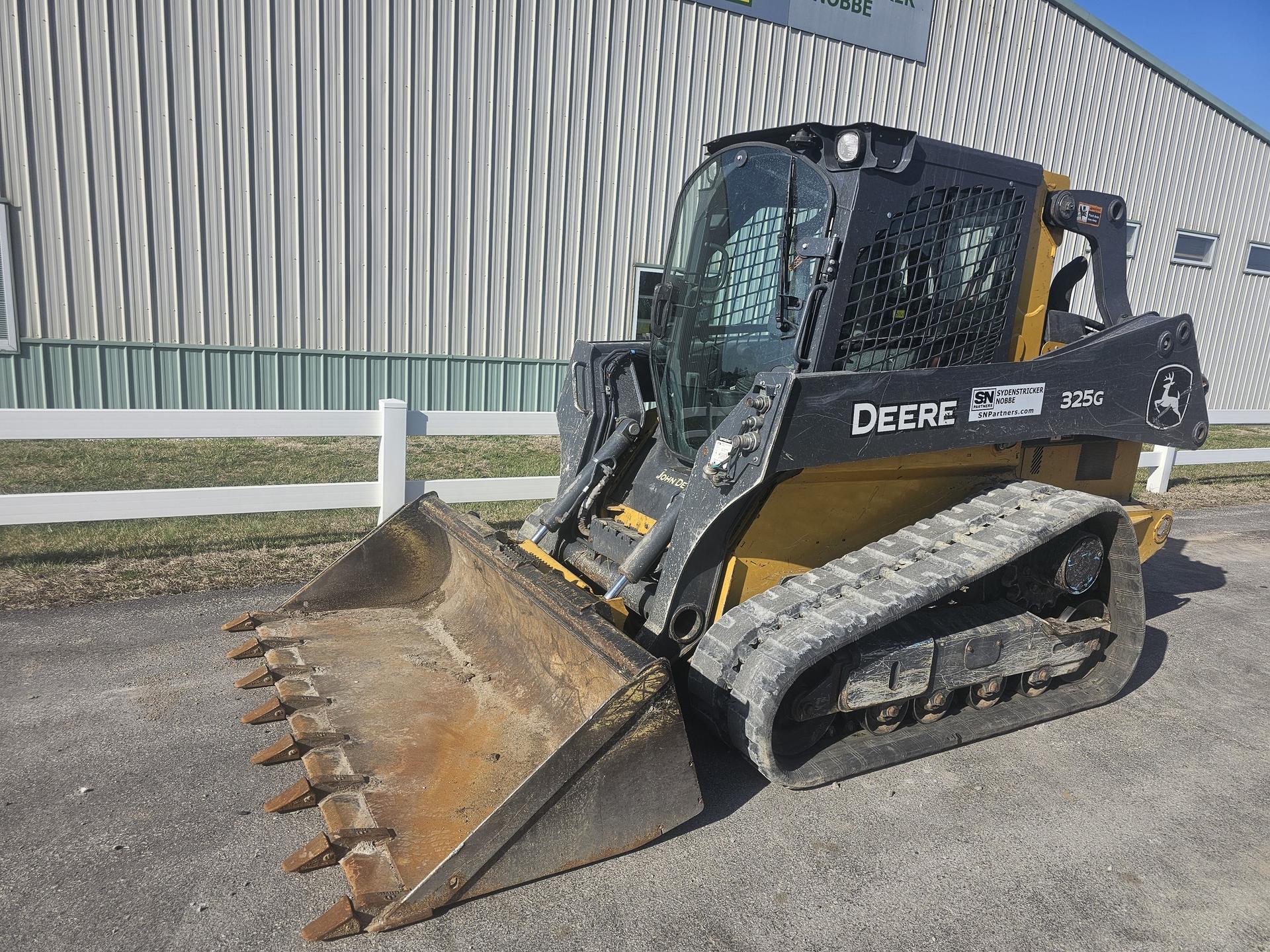 2022 John Deere 325G Image