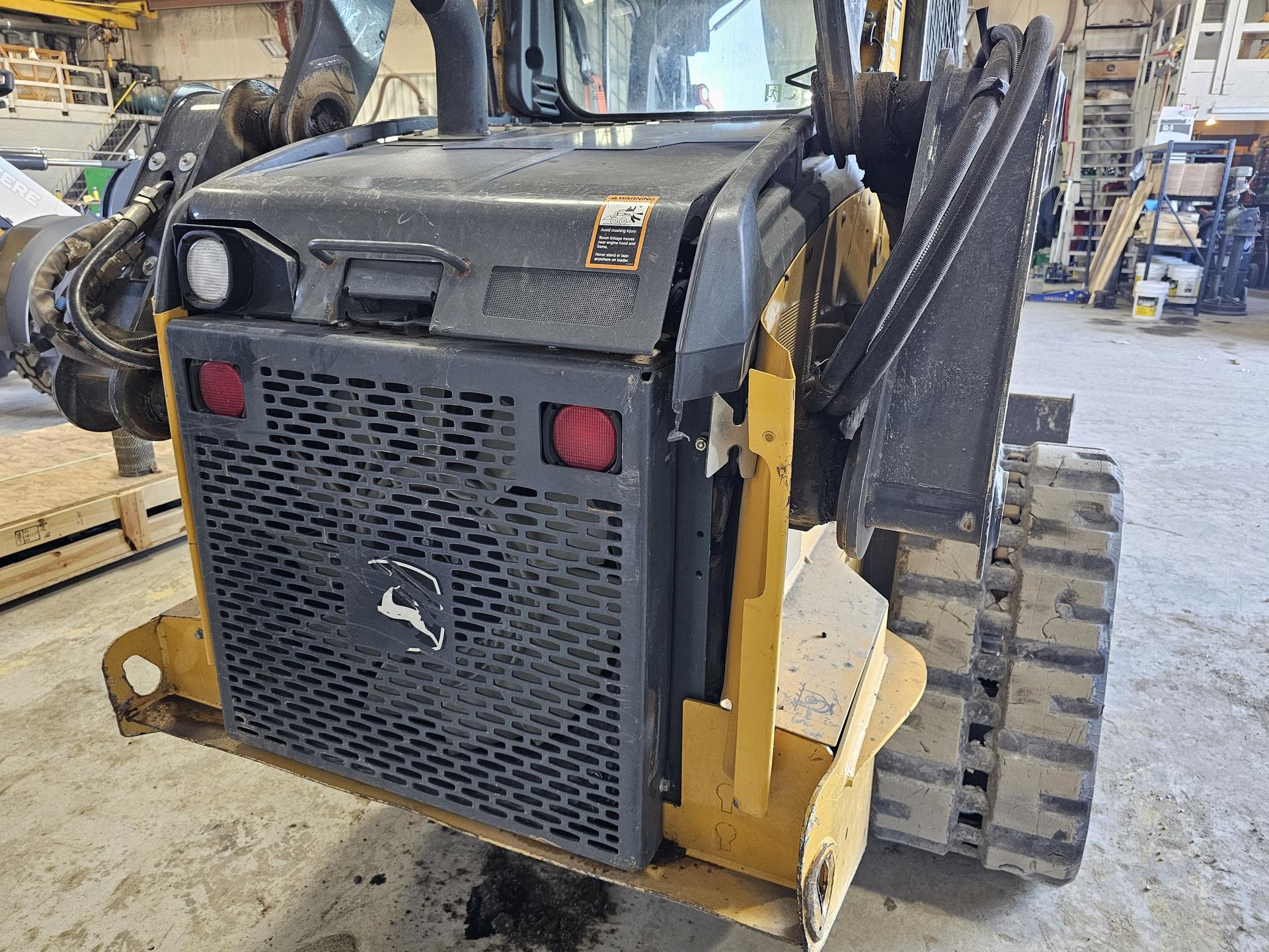 2022 John Deere 325G Image
