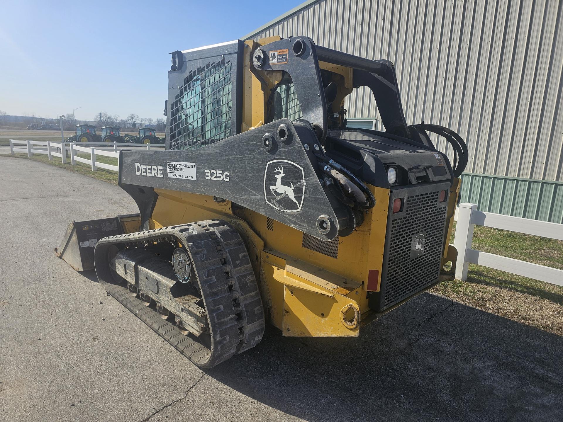 2022 John Deere 325G Image