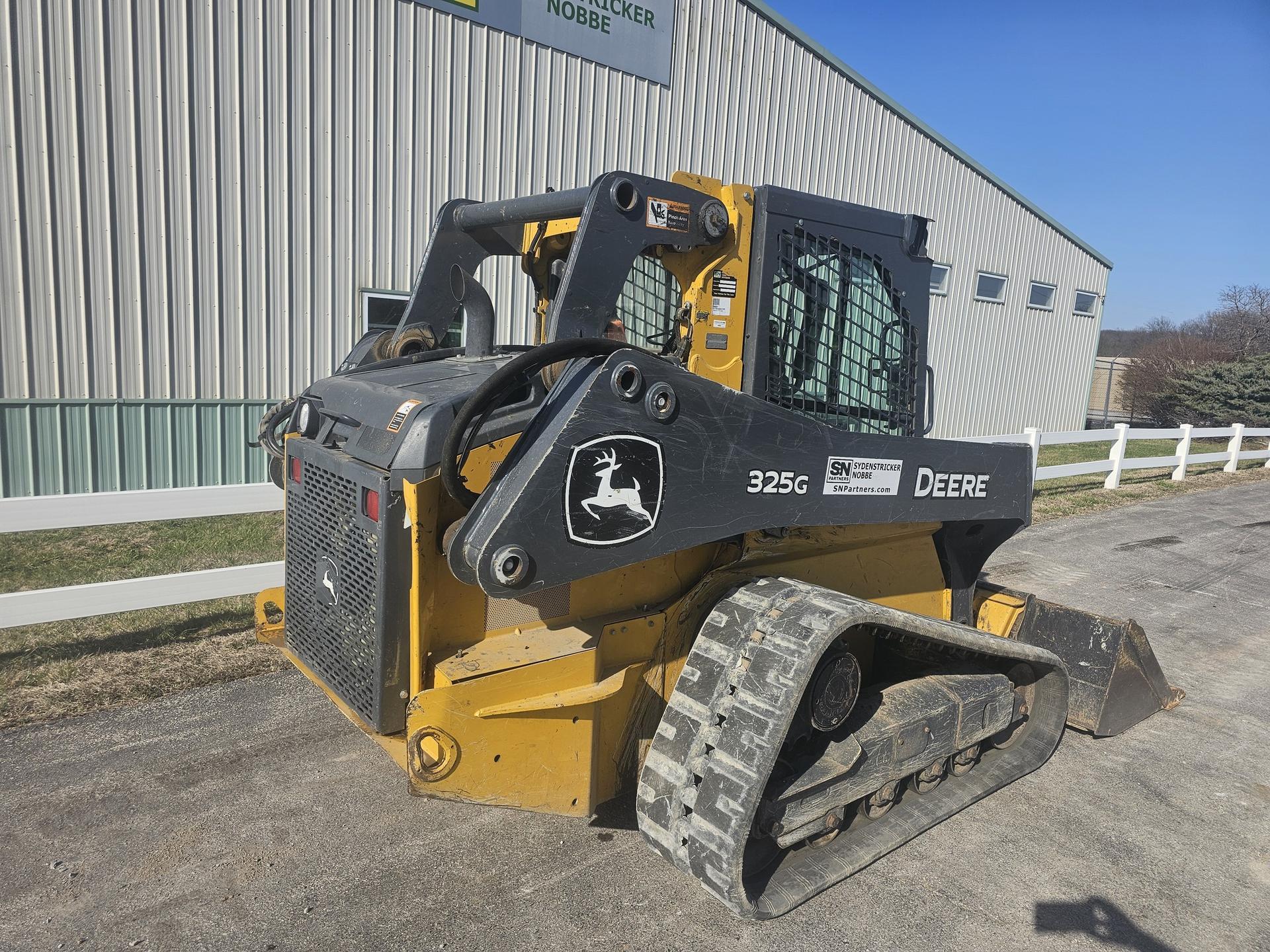 2022 John Deere 325G Image