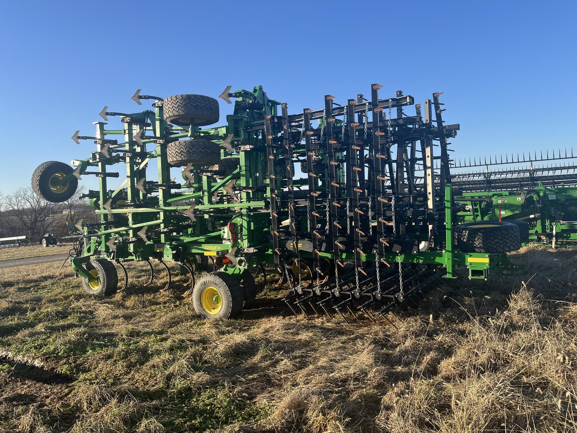 2022 John Deere 2230FH Image