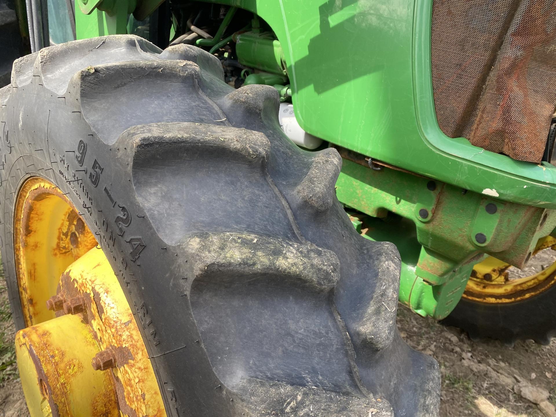 2011 John Deere 5045E Image