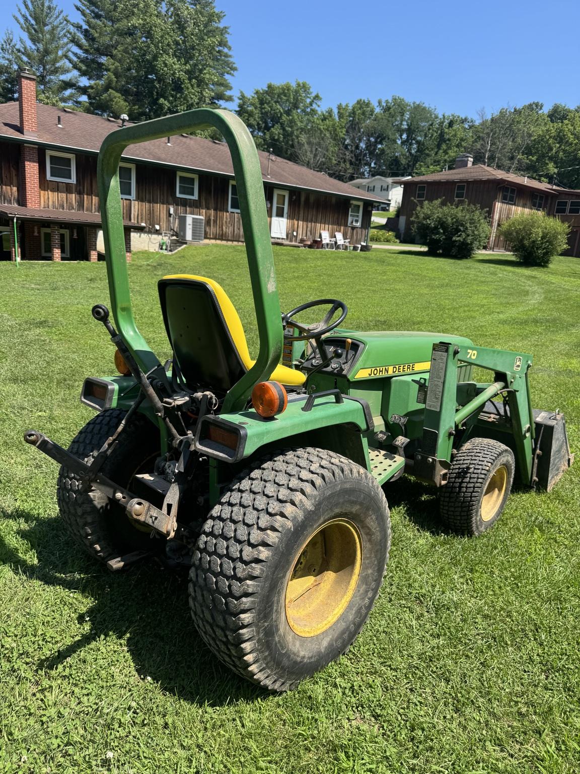 1997 John Deere 855 Image
