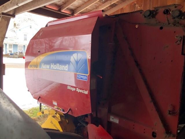2011 New Holland BR7060 Image