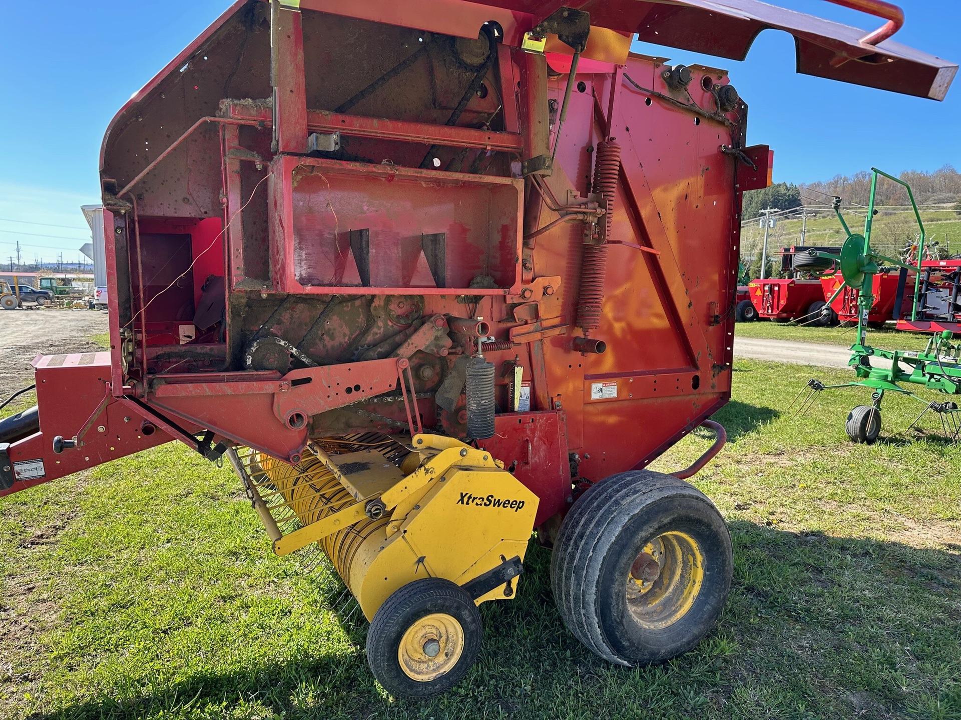2011 New Holland BR7060 Image