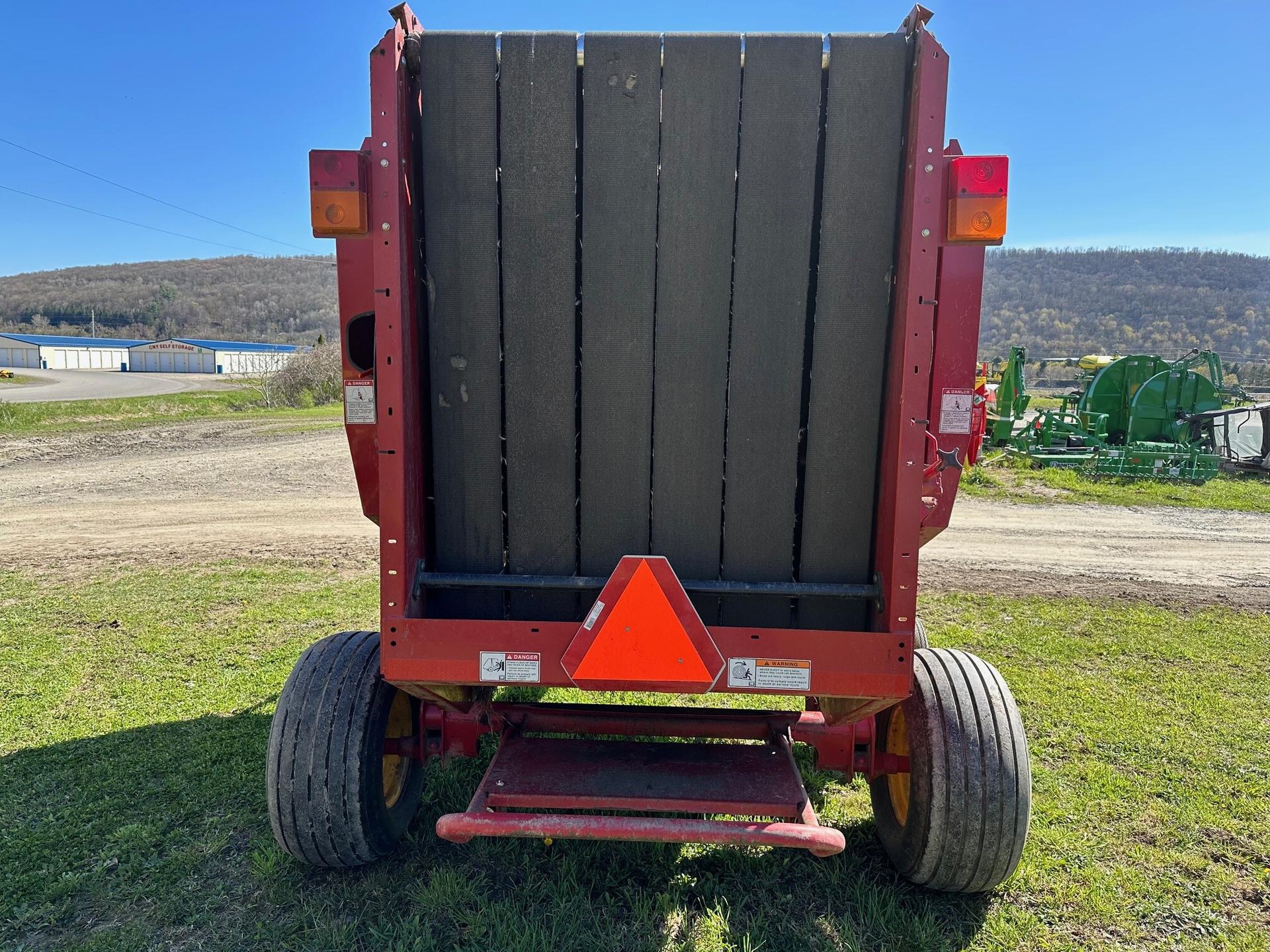 2011 New Holland BR7060 Image