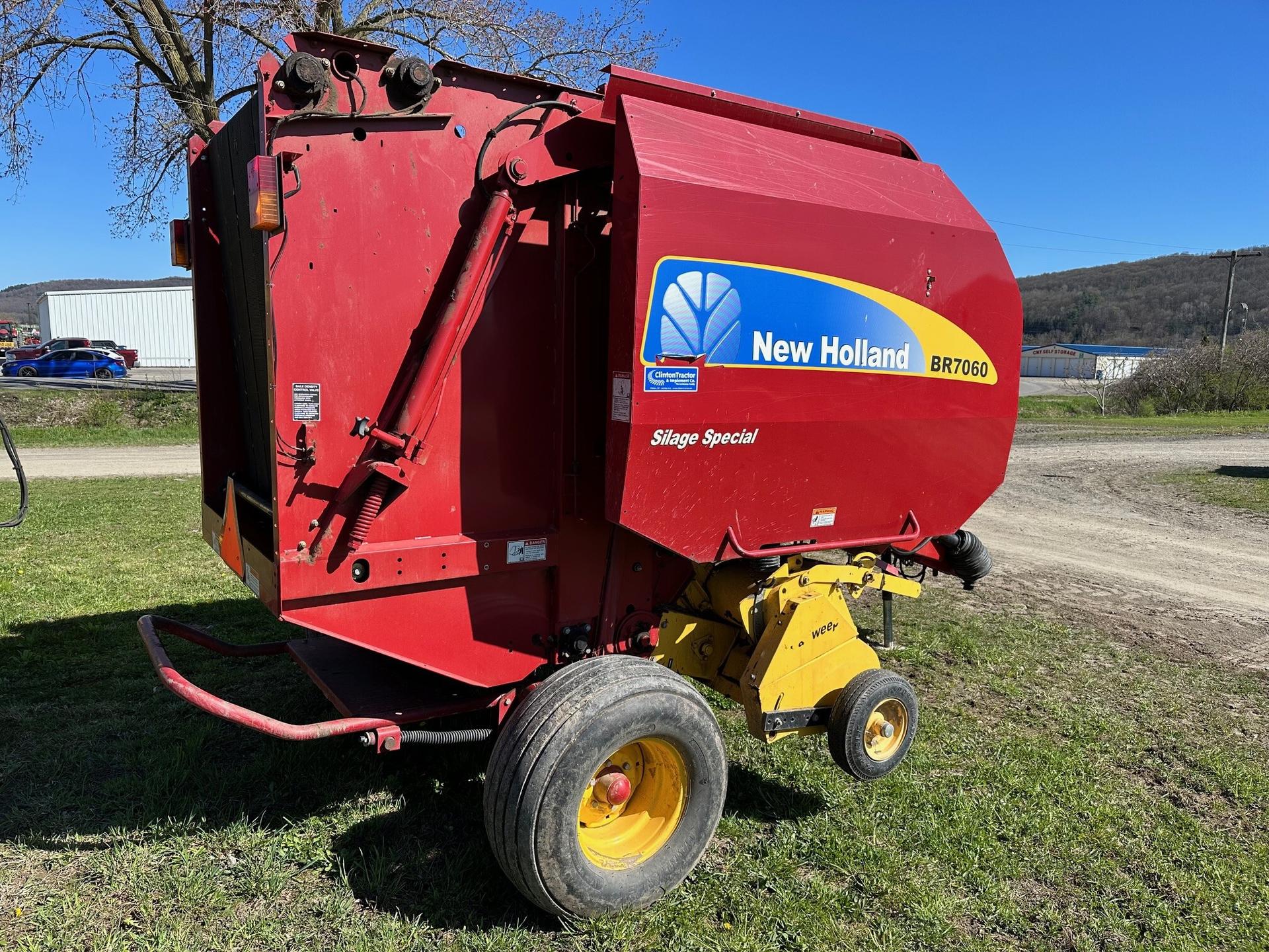 2011 New Holland BR7060 Image