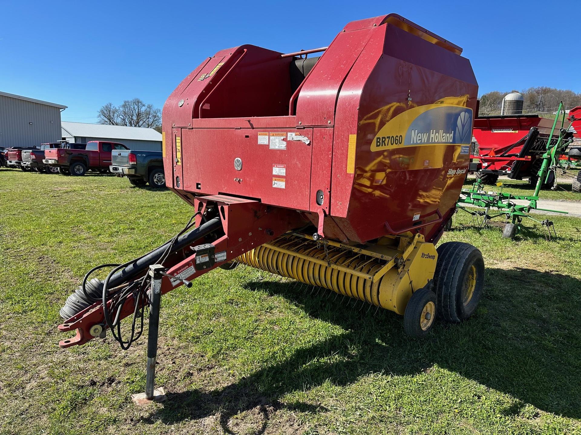 2011 New Holland BR7060 Image