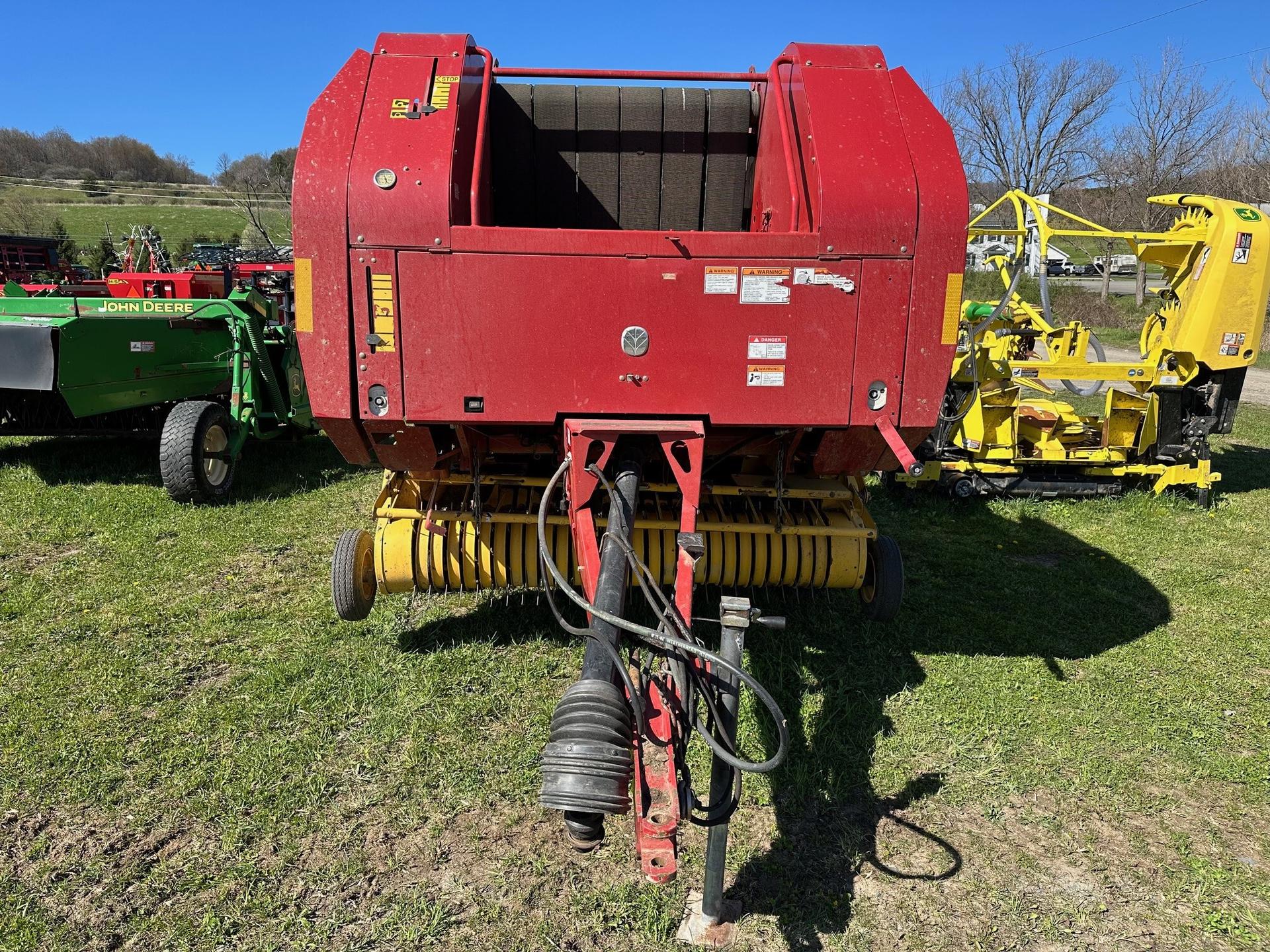 2011 New Holland BR7060 Image