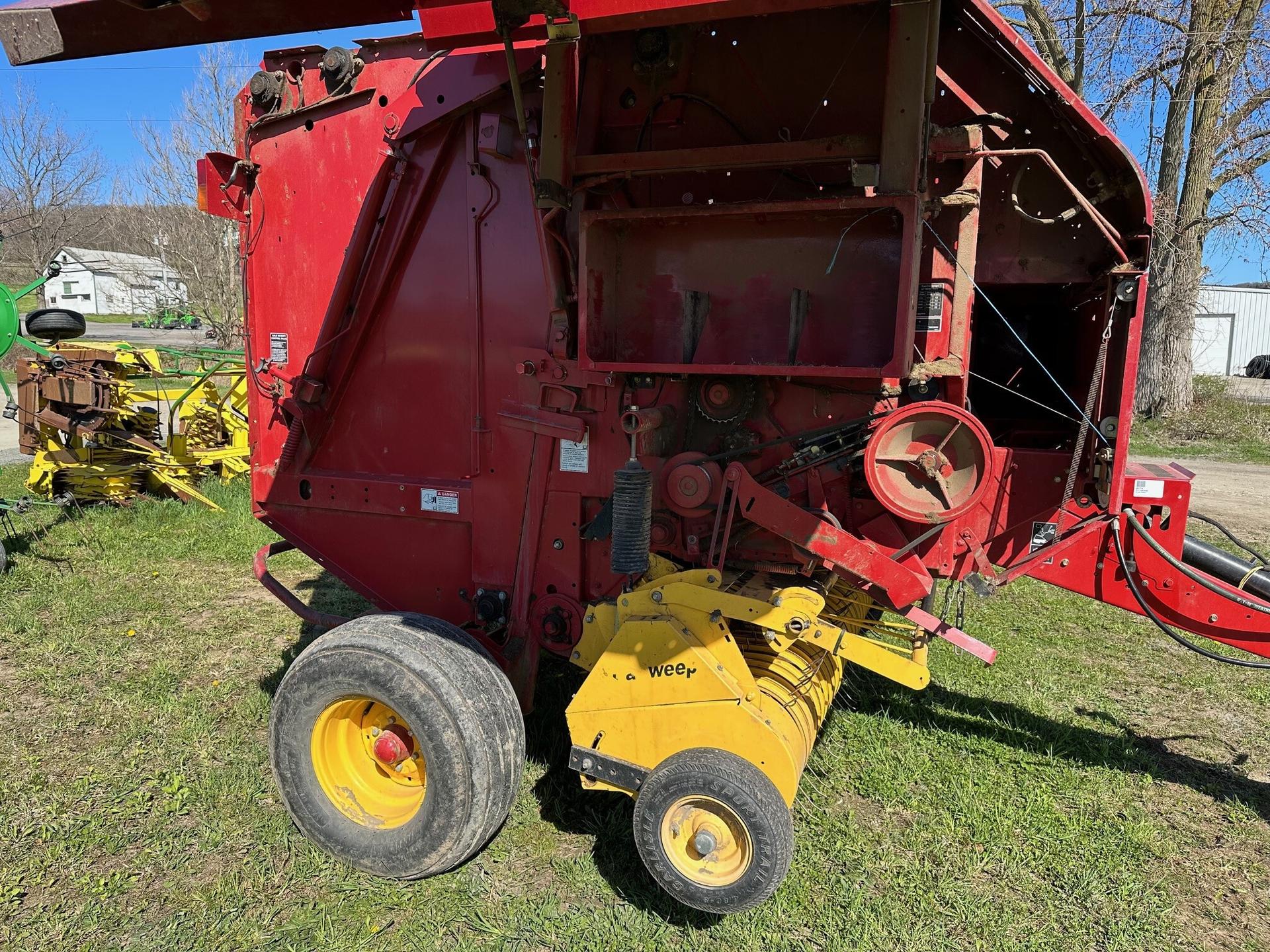 2011 New Holland BR7060 Image