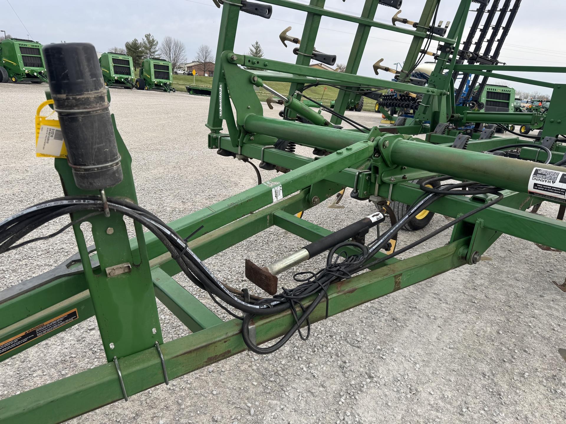 2004 John Deere 2210 Image