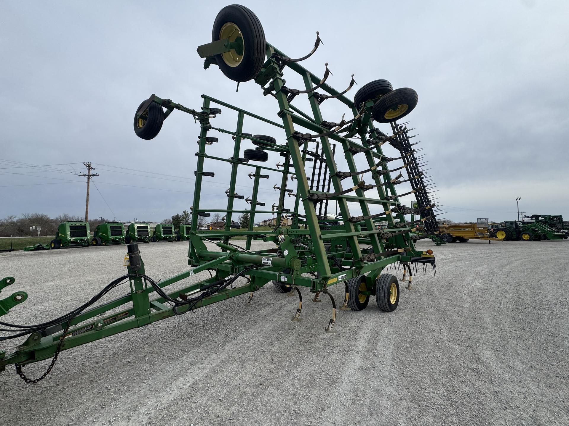 2004 John Deere 2210 Image