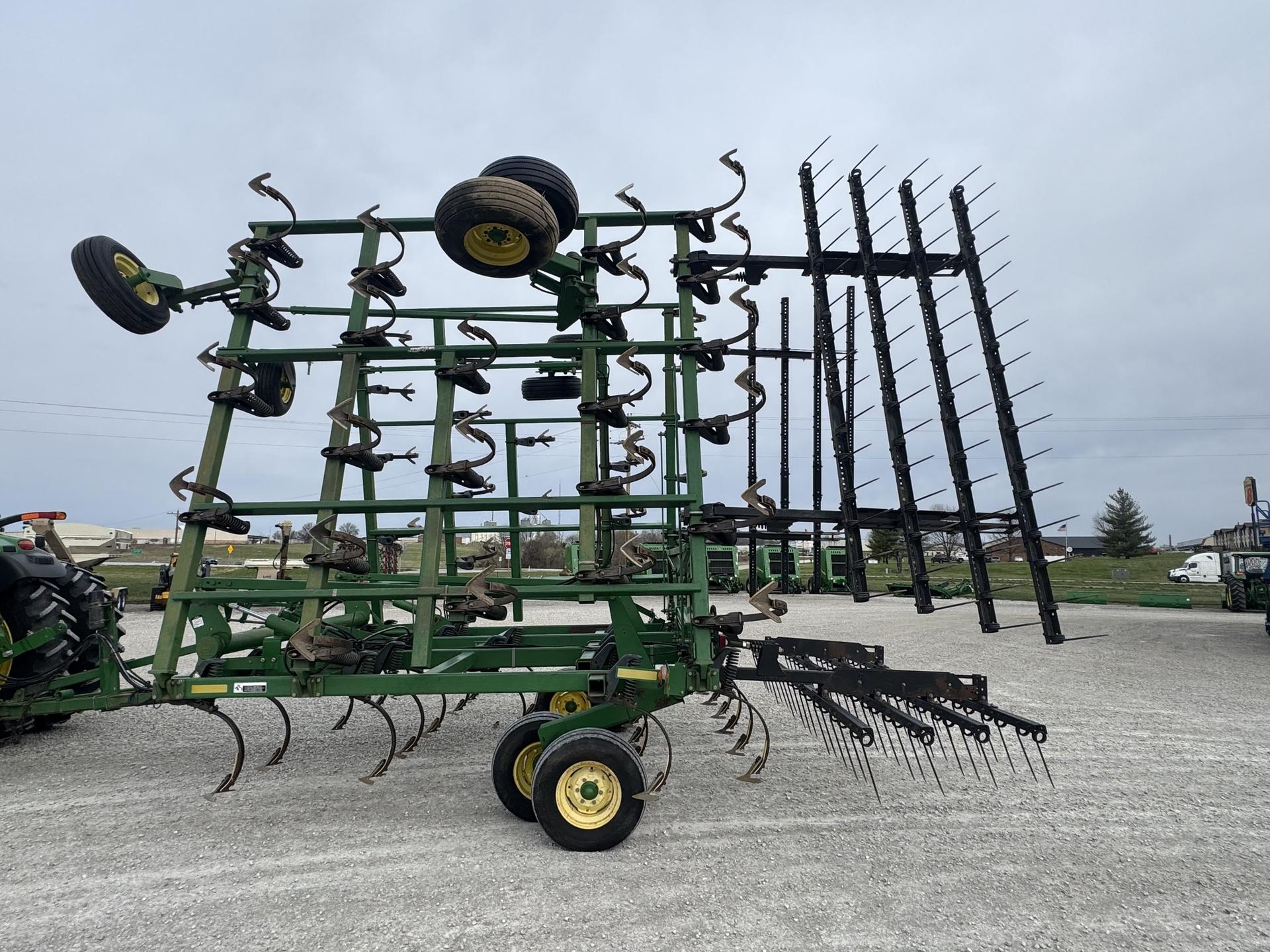 2004 John Deere 2210 Image