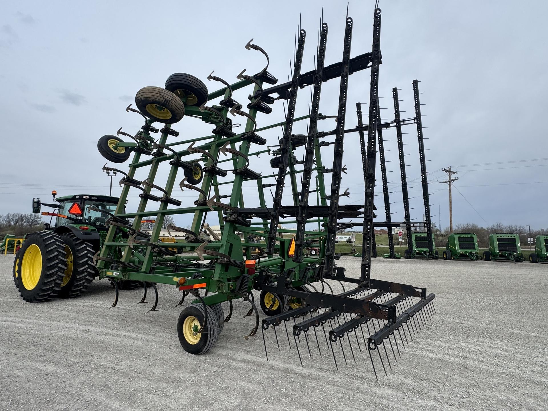 2004 John Deere 2210 Image