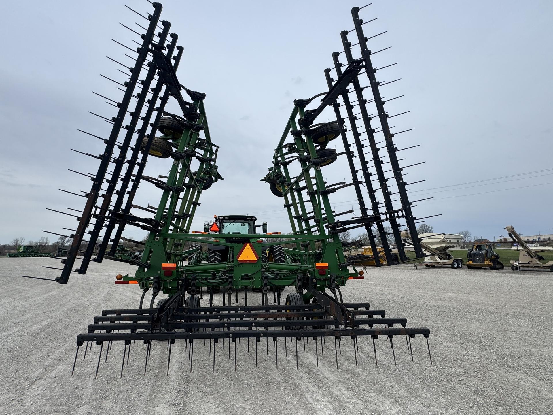 2004 John Deere 2210 Image