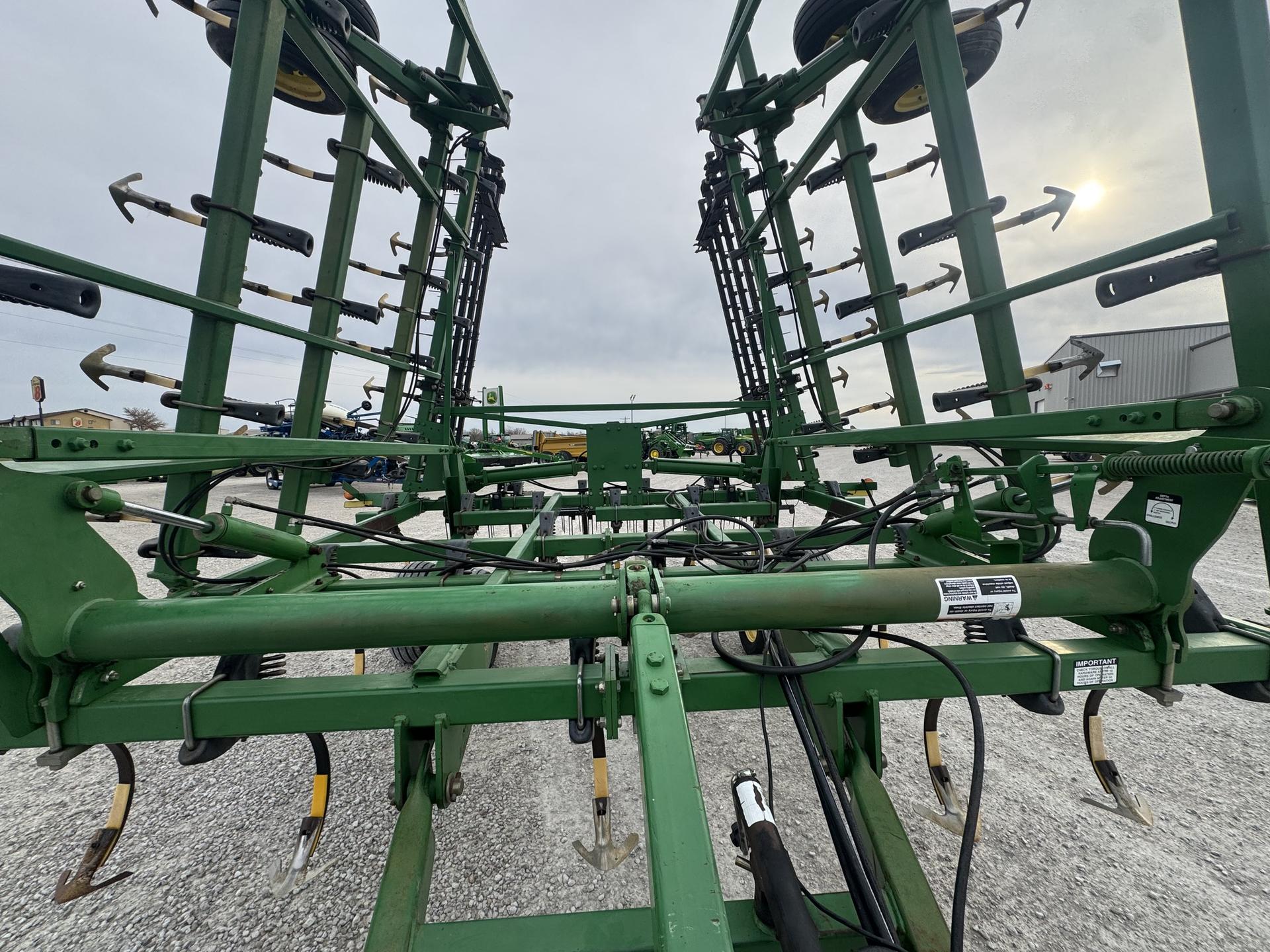 2004 John Deere 2210 Image