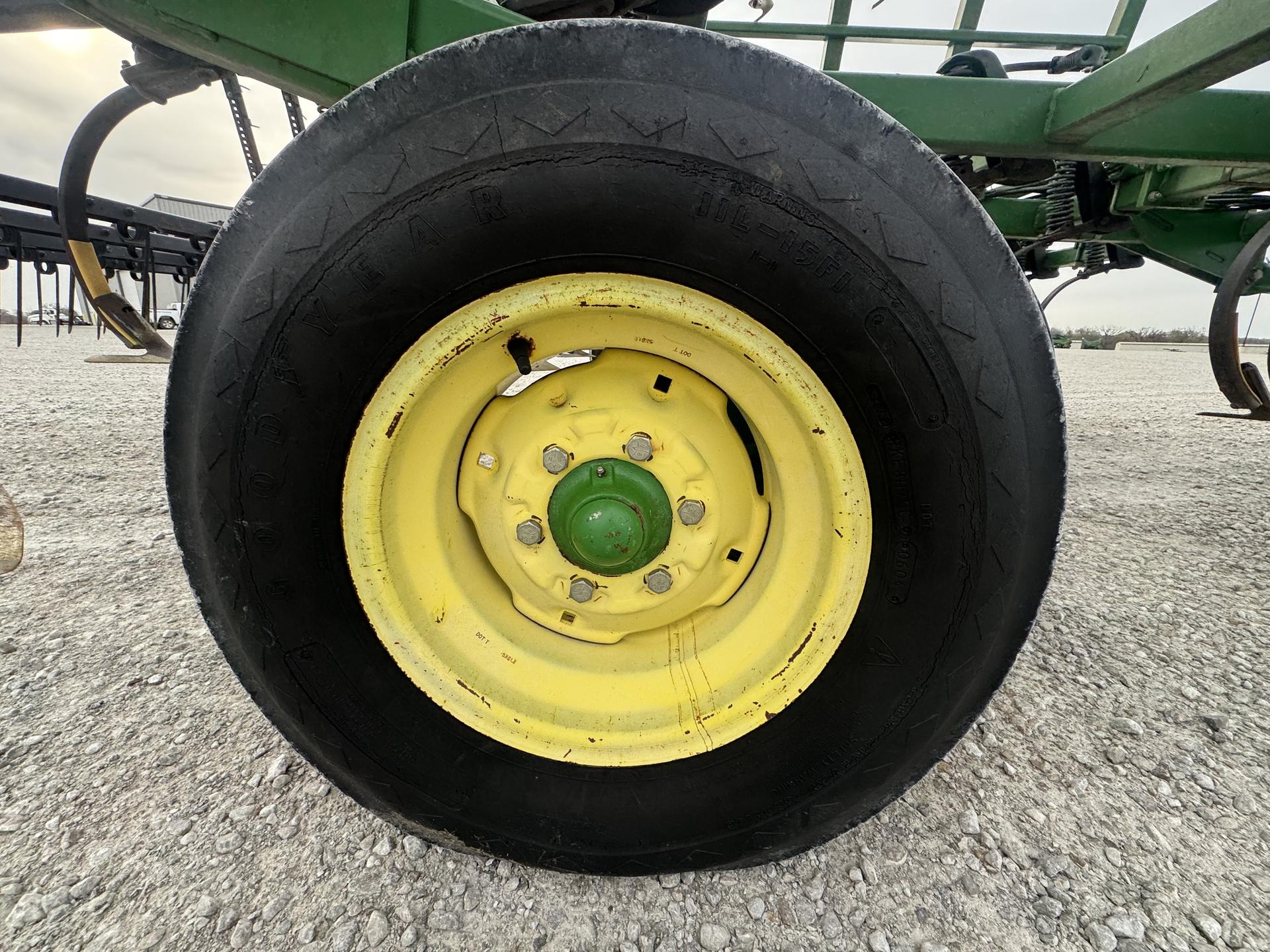 2004 John Deere 2210 Image