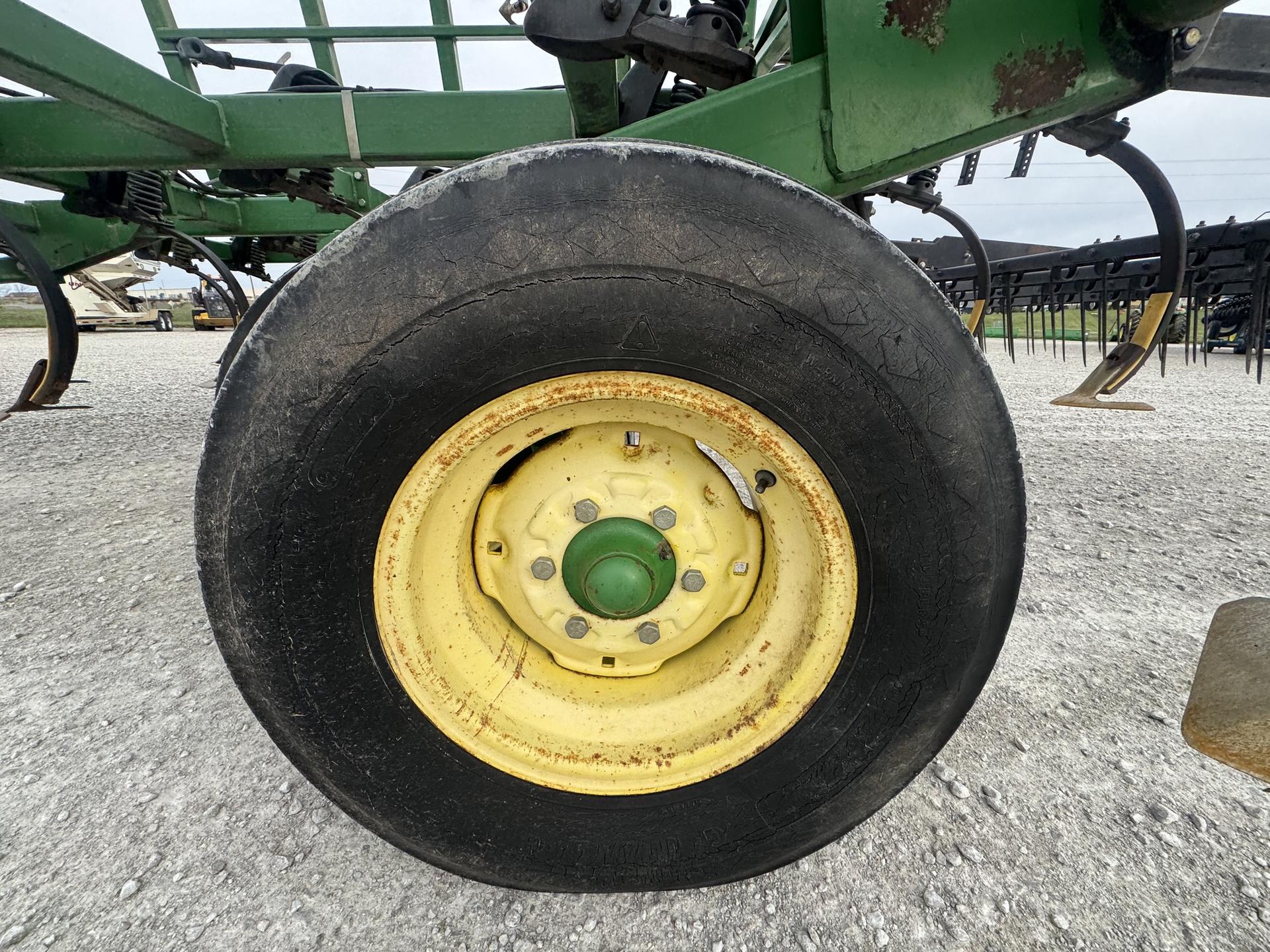 2004 John Deere 2210 Image